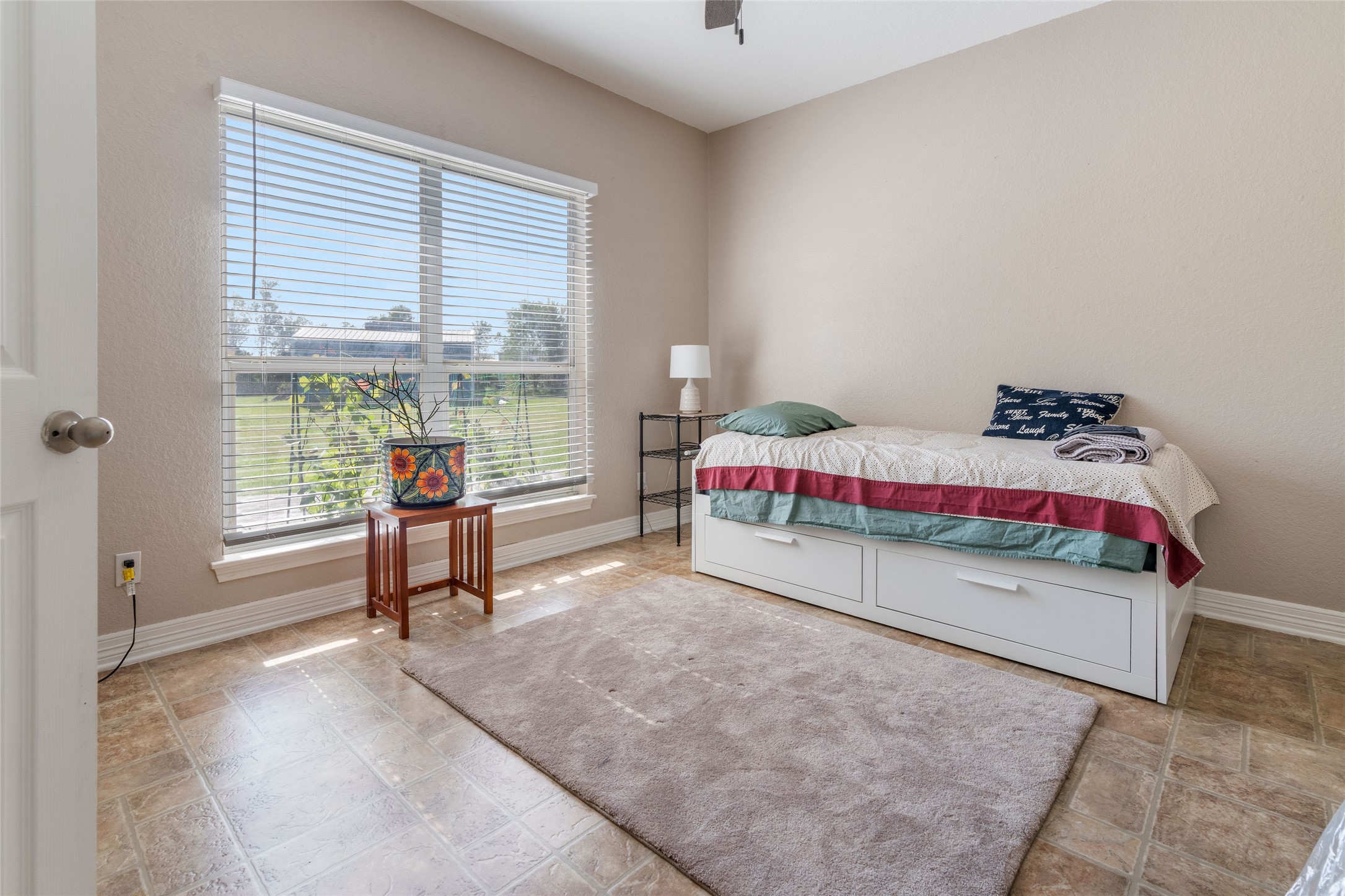 3805 County Road 160, Alvin, TX 77511