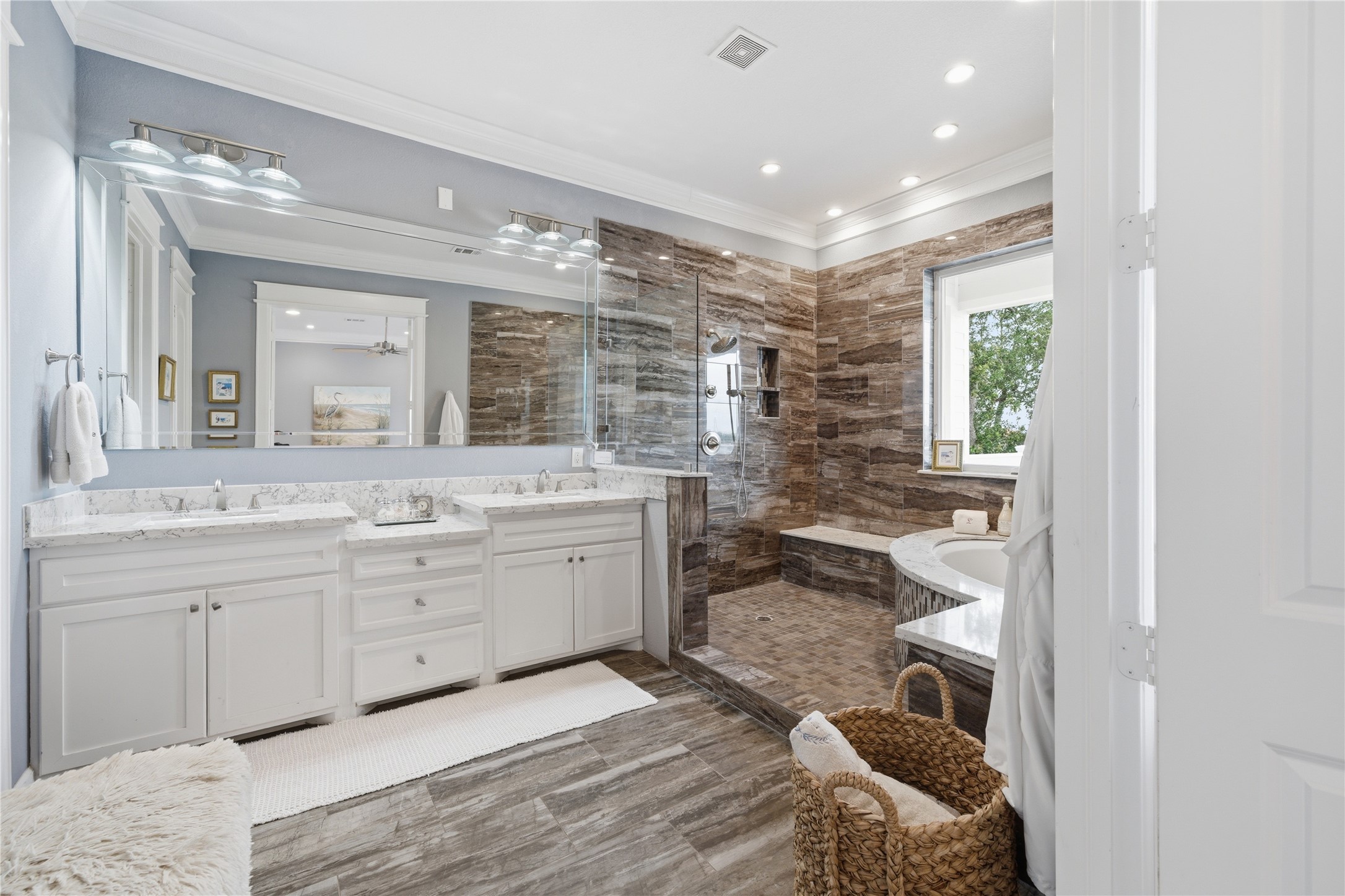 Just look at the size of that shower!
