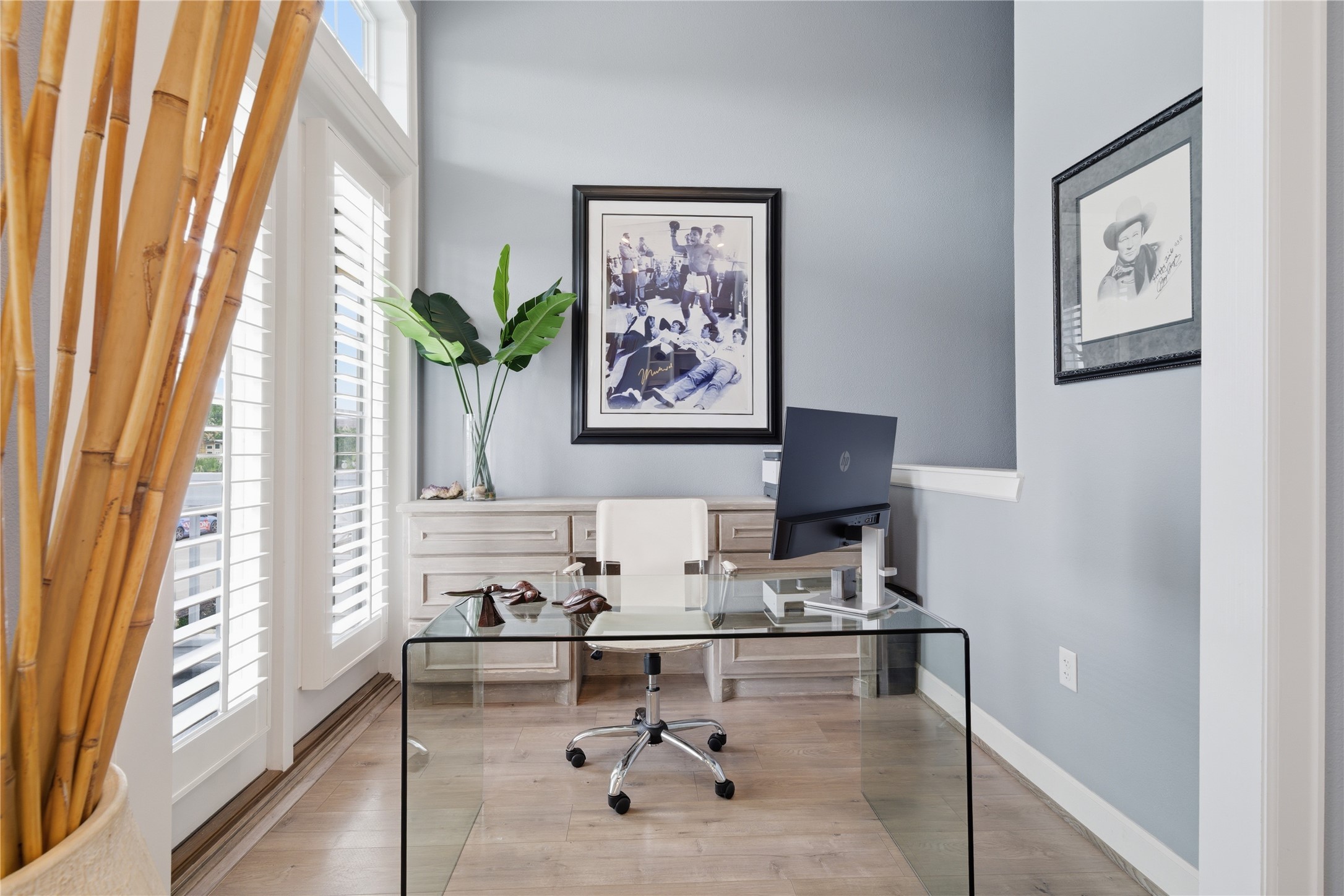 Home office alcove, located off of the front room, has it's own doors to access the balcony.