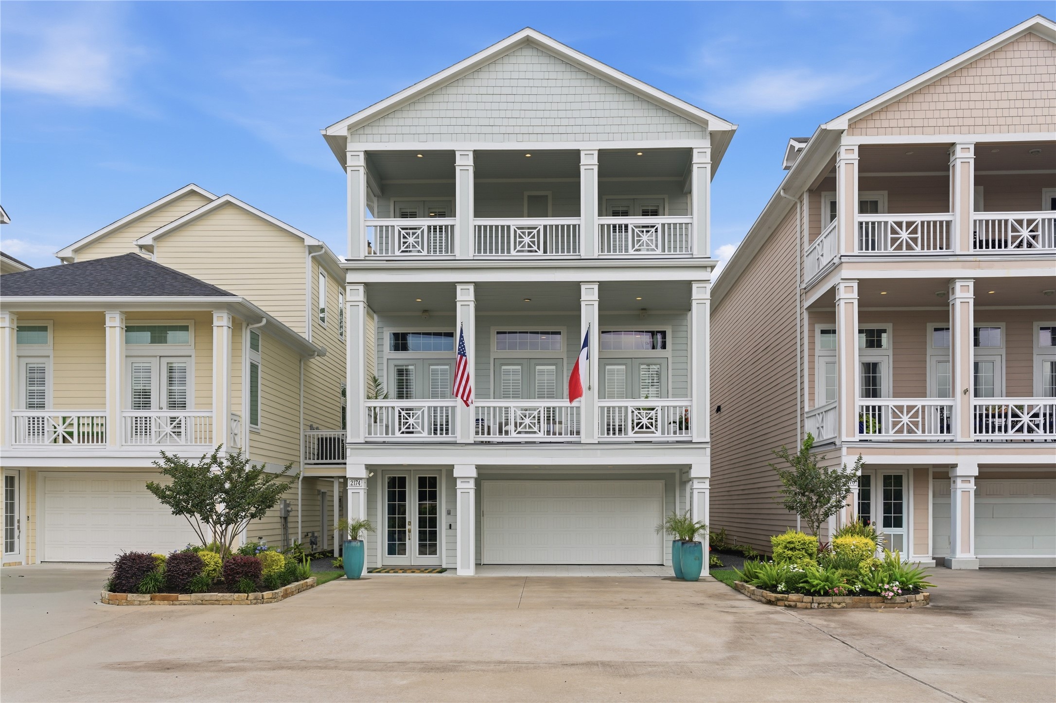 This adorable coastal contemporary house has 4 balconies. This adorable coastal contemporary house has 4 balconies.