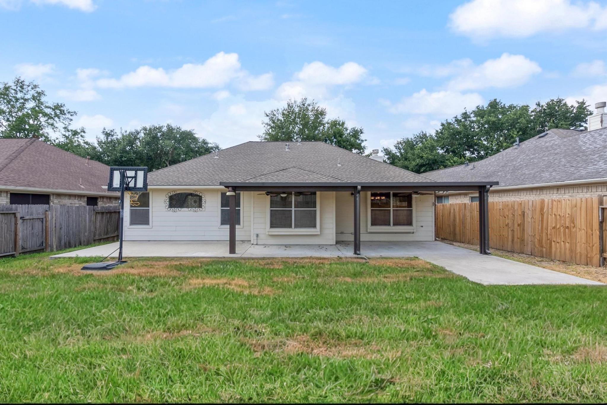 10638 Desert Springs Circle, Houston, TX 77095