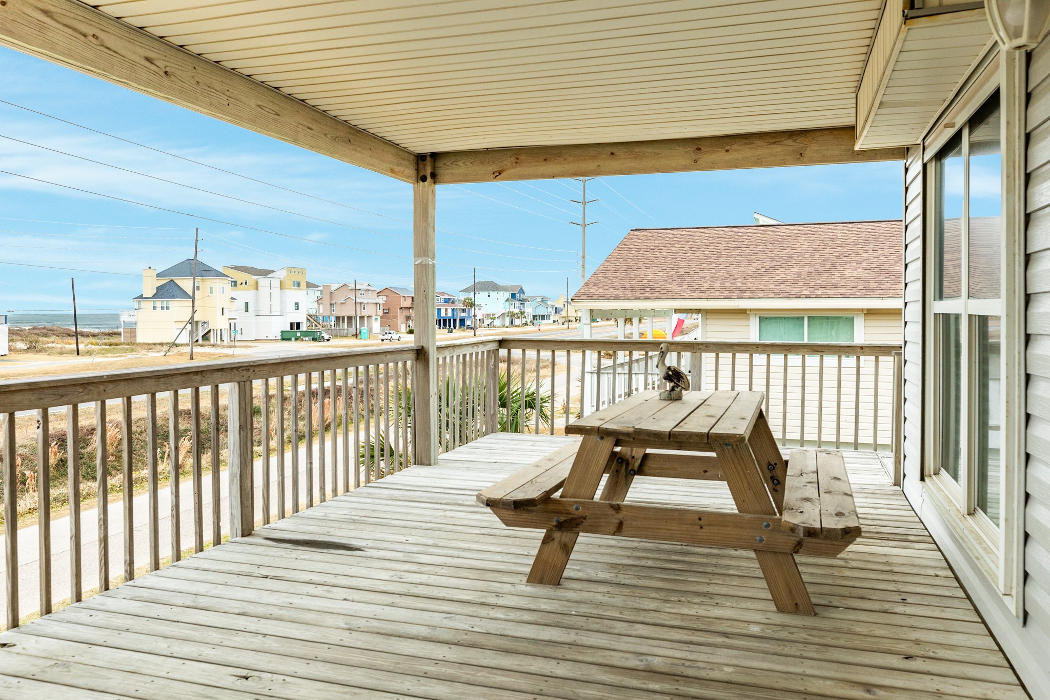 Should you prefer dining 'al fresco', simply step outside to the covered deck area.