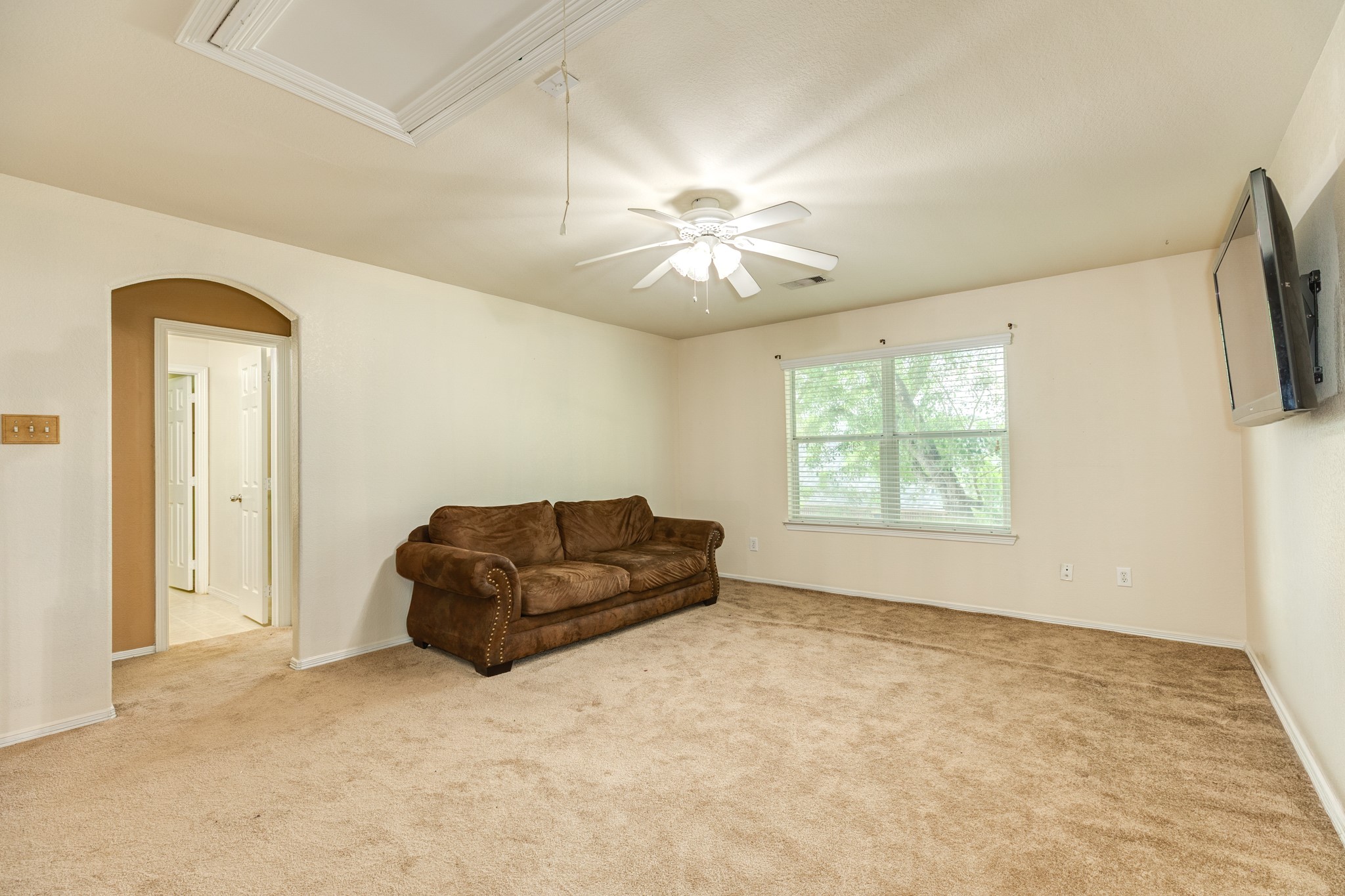 Second story flex area/ living room or game room area.