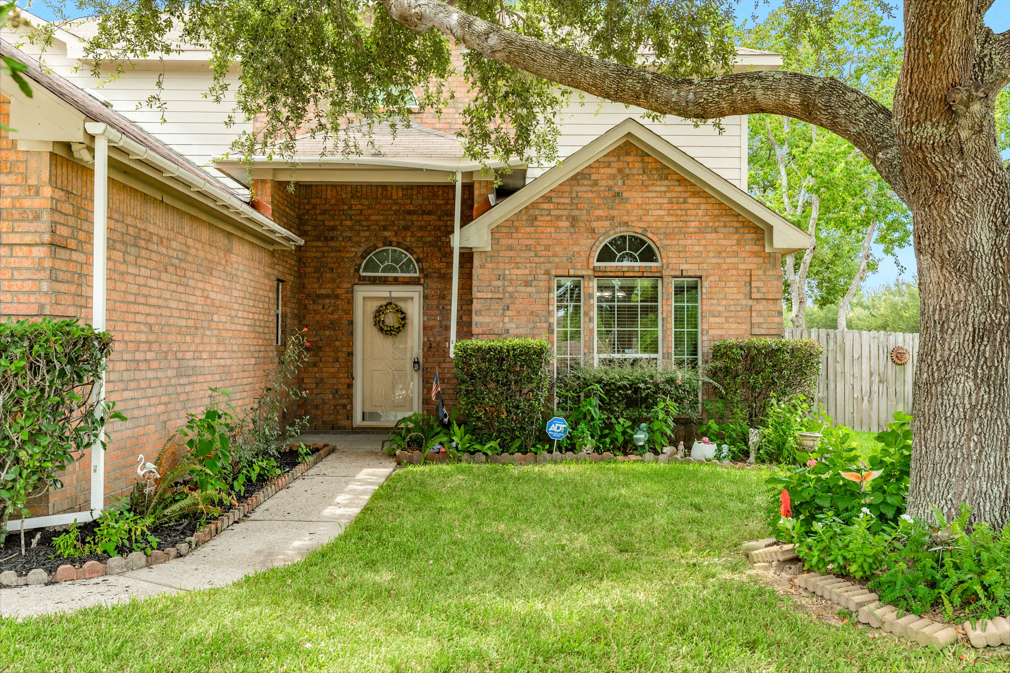 201 N Golden Oak Drive, Texas City, TX 77591