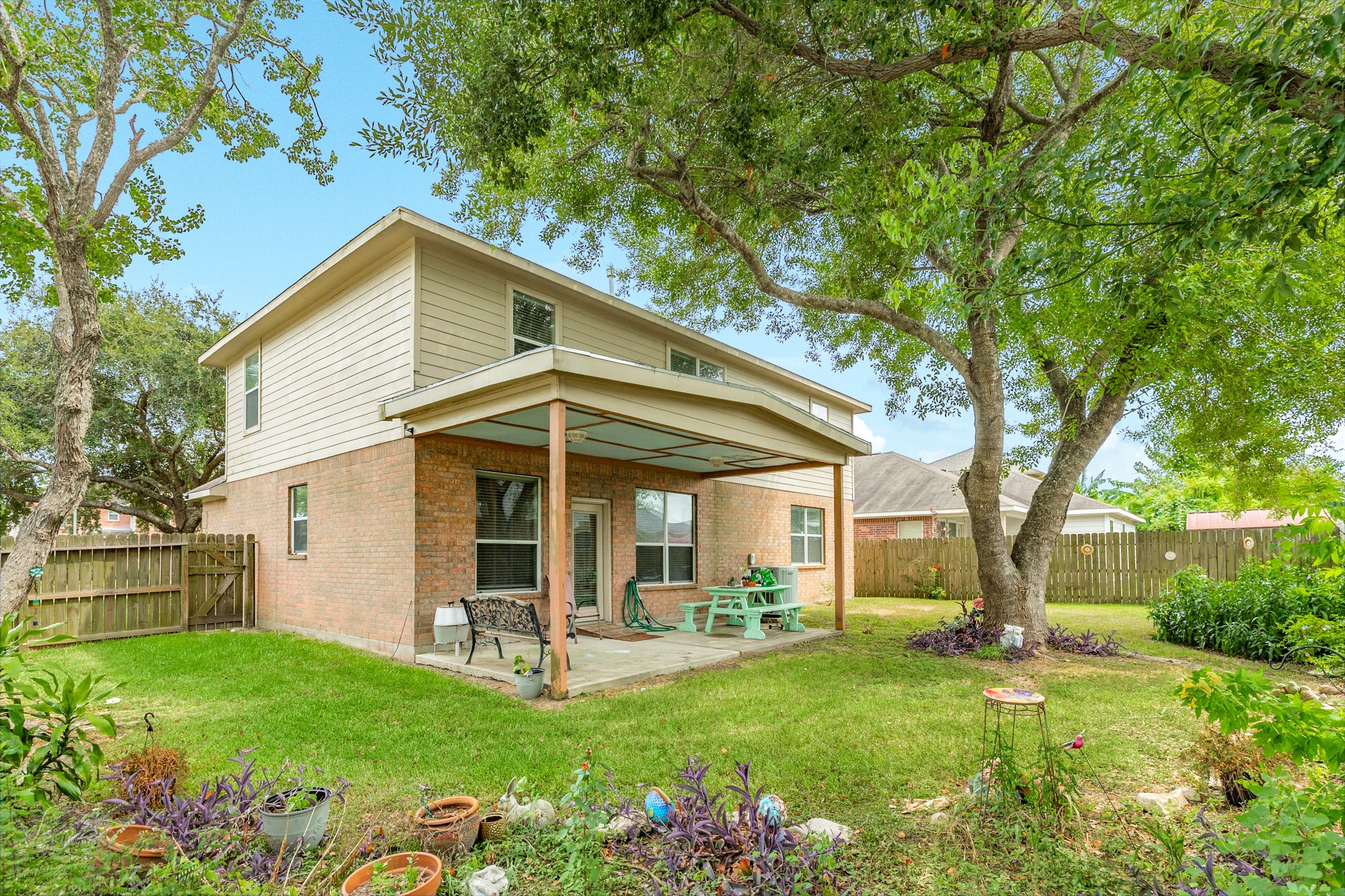 201 N Golden Oak Drive, Texas City, TX 77591
