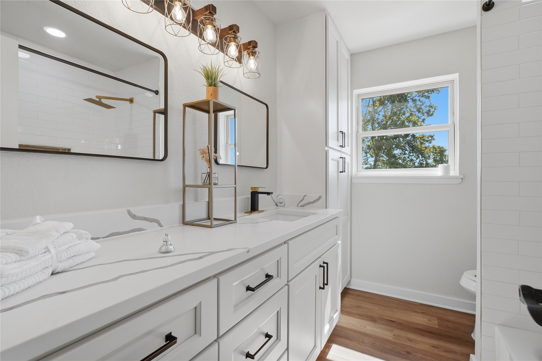 4918 Farmer Road, Alvin, TX 77511