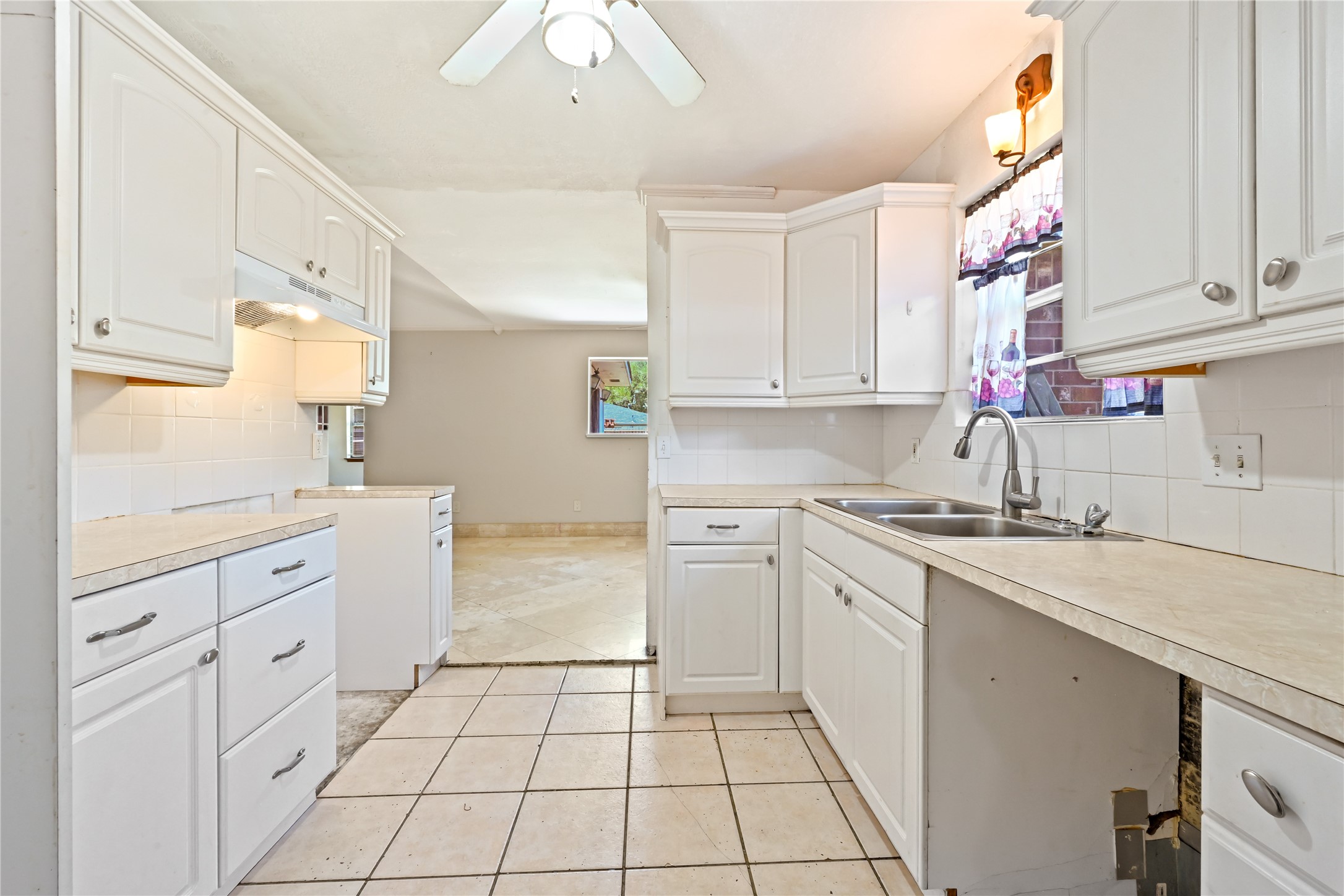 4811 25th Street, Dickinson, TX 77539