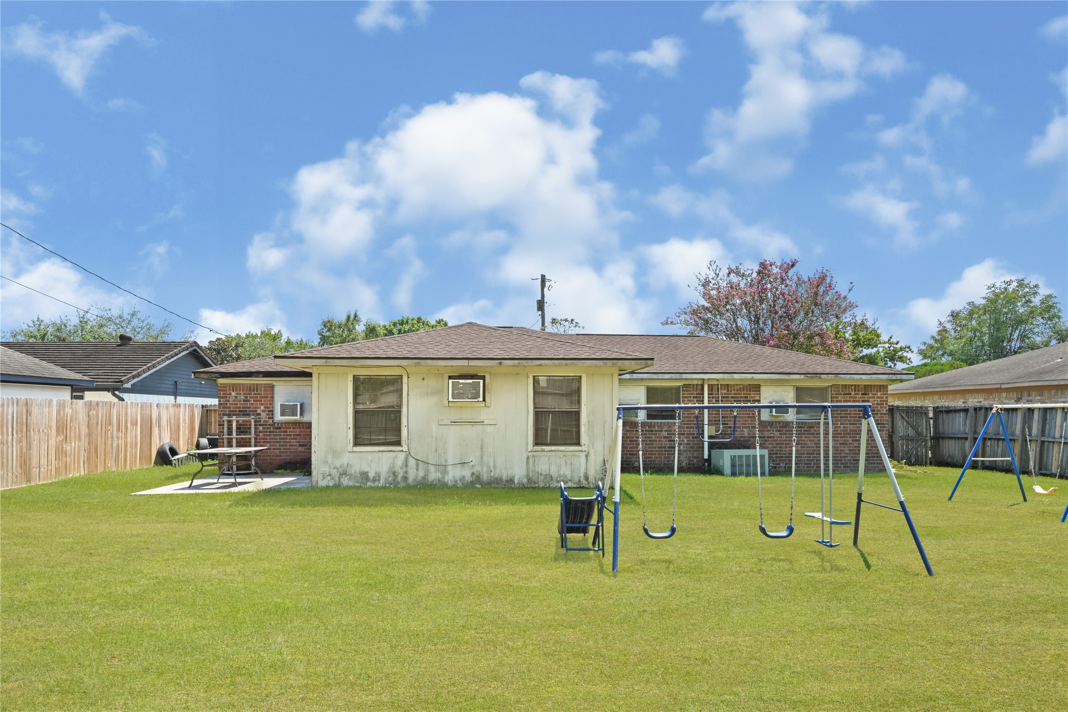 4811 25th Street, Dickinson, TX 77539