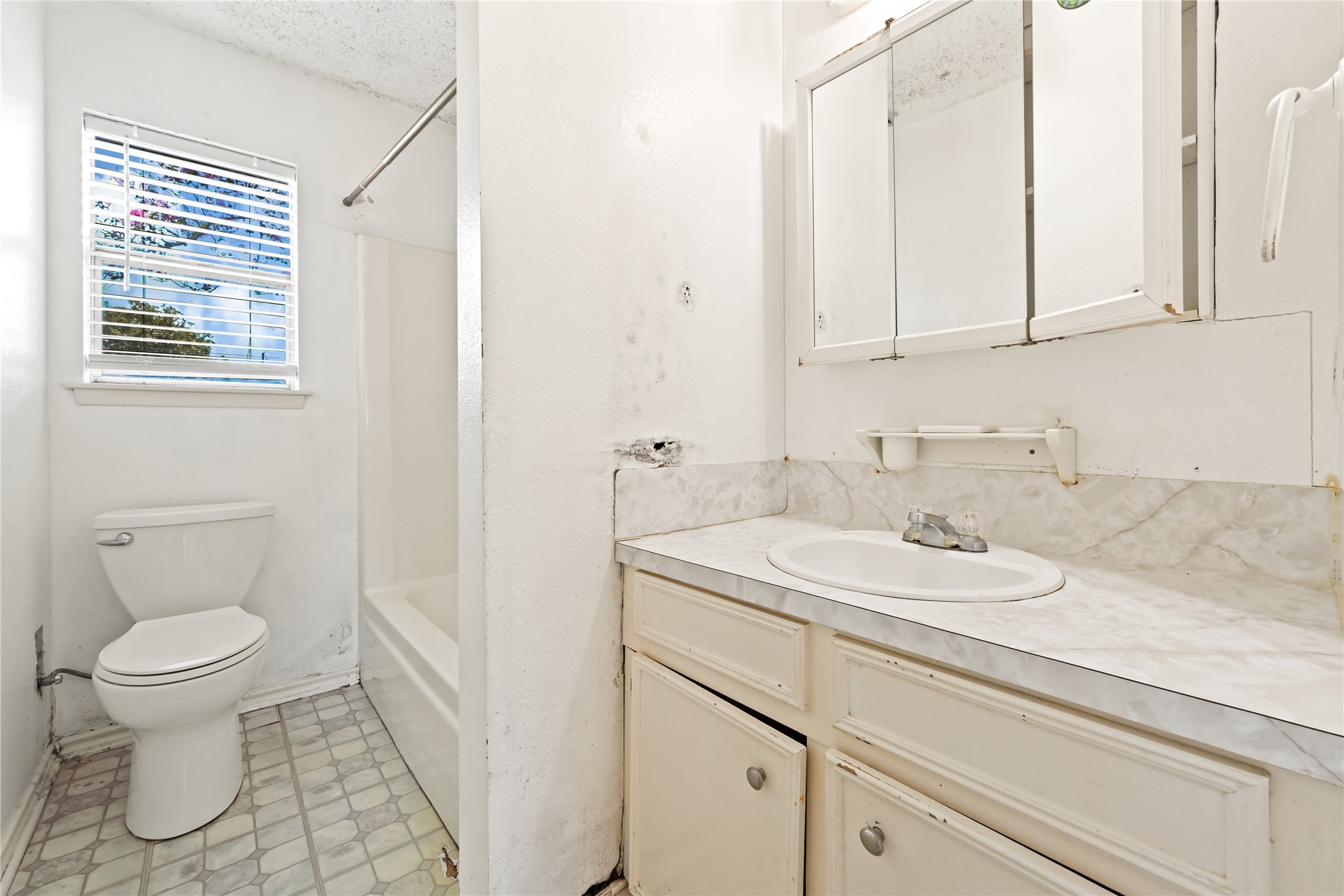 4811 25th Street, Dickinson, TX 77539