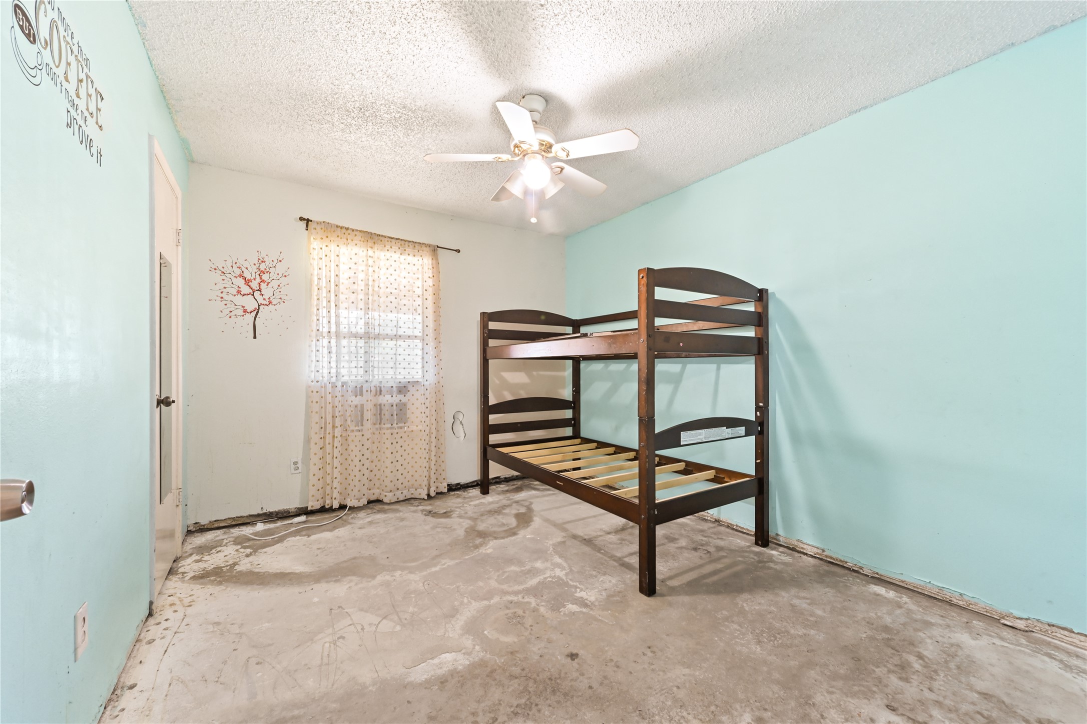 4811 25th Street, Dickinson, TX 77539
