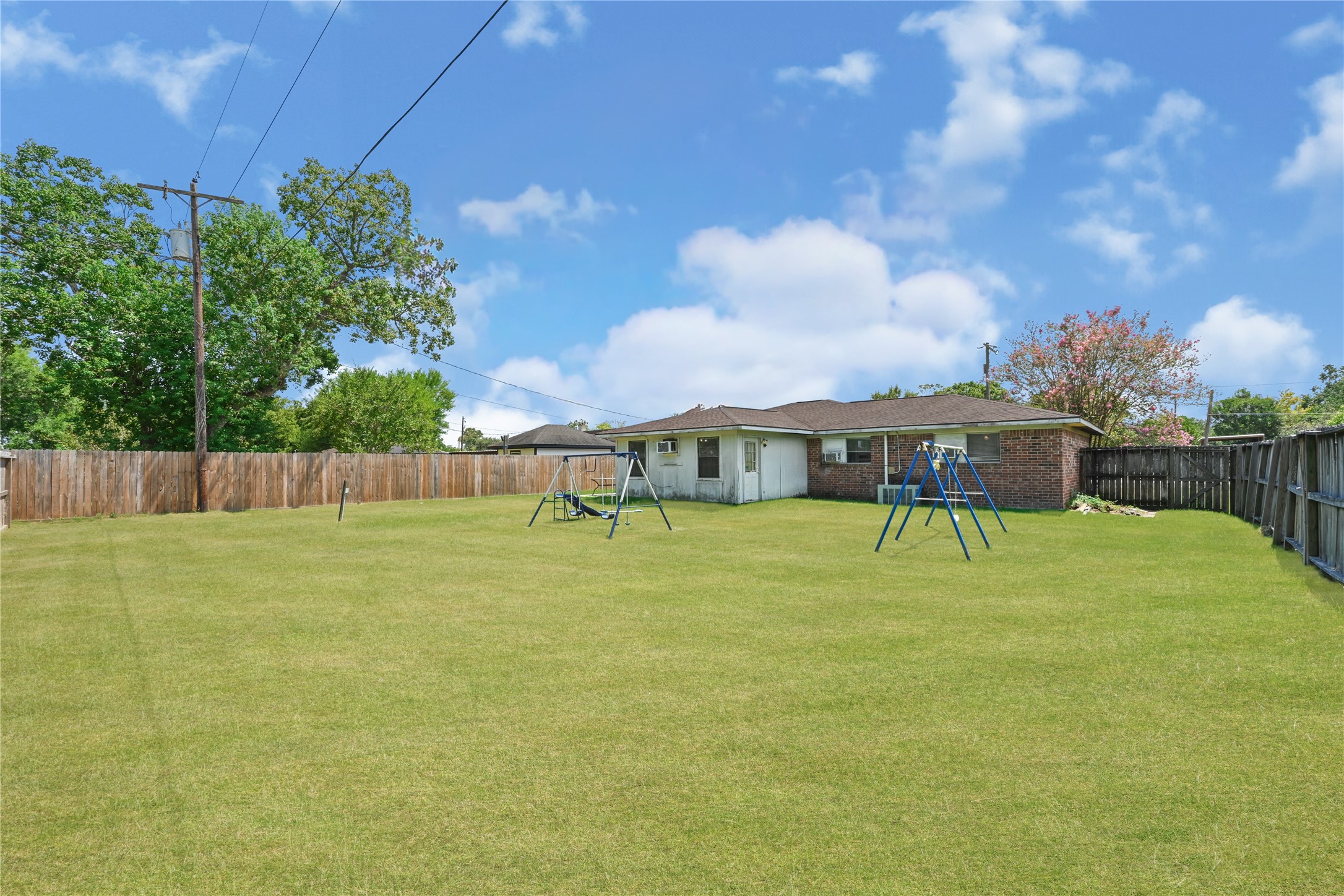 4811 25th Street, Dickinson, TX 77539