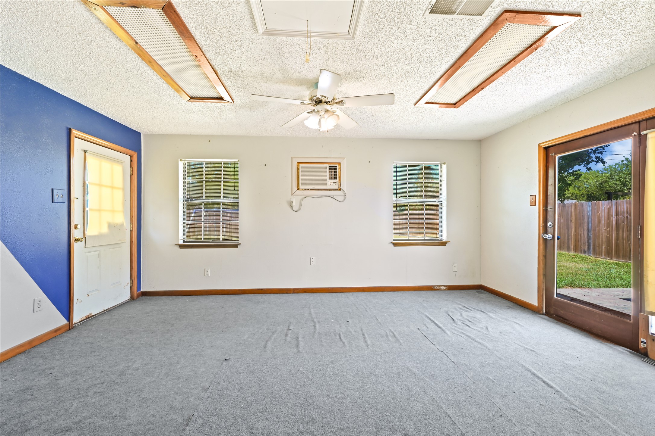 4811 25th Street, Dickinson, TX 77539