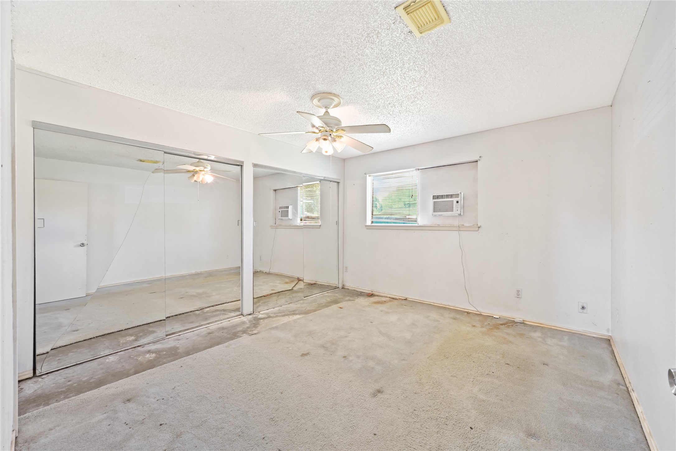 4811 25th Street, Dickinson, TX 77539