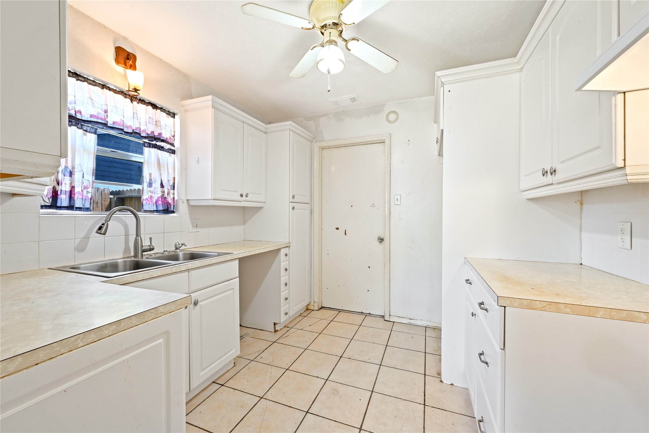 4811 25th Street, Dickinson, TX 77539