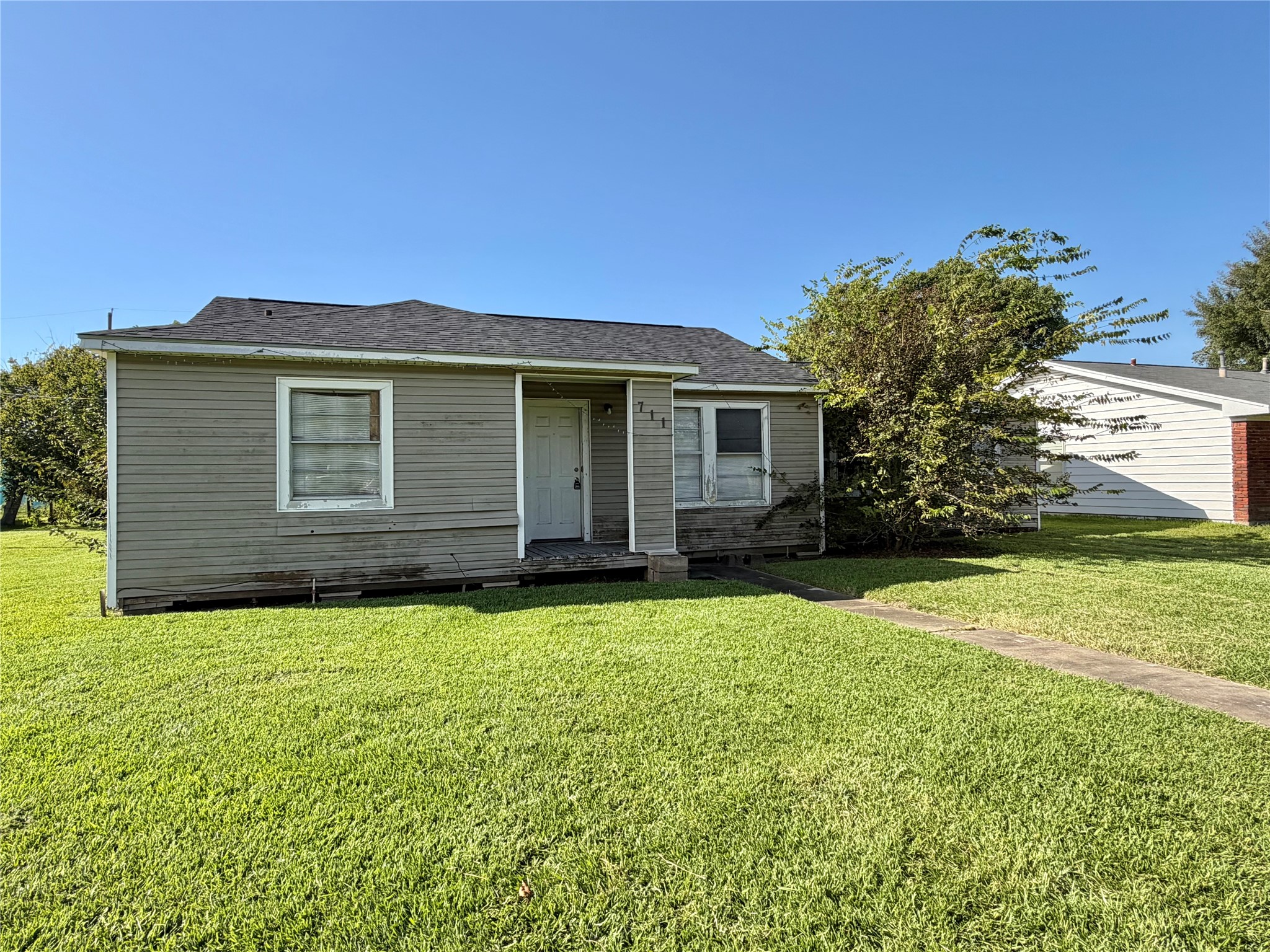 711 W 7th Street, Freeport, TX 77541