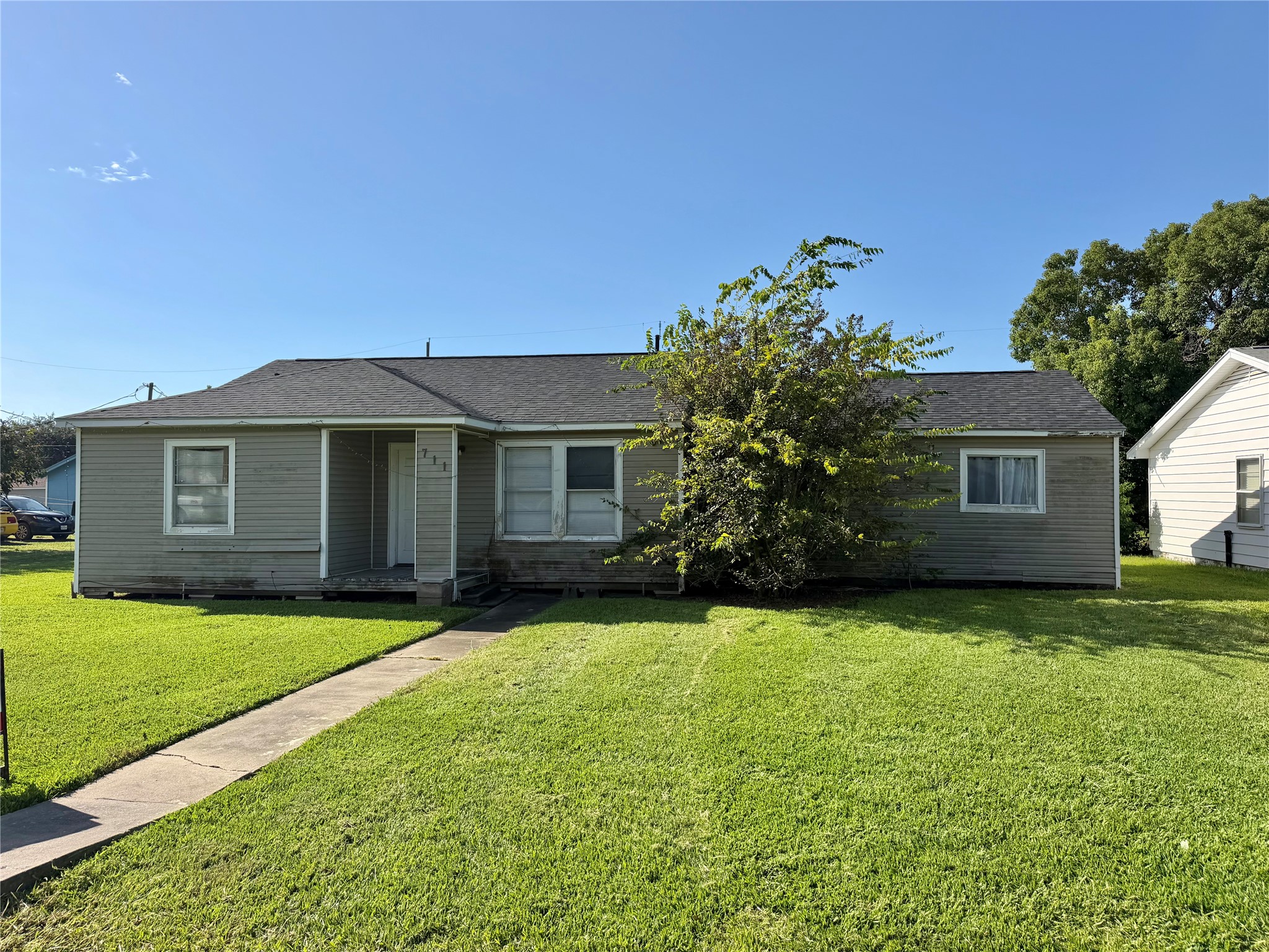711 W 7th Street, Freeport, TX 77541