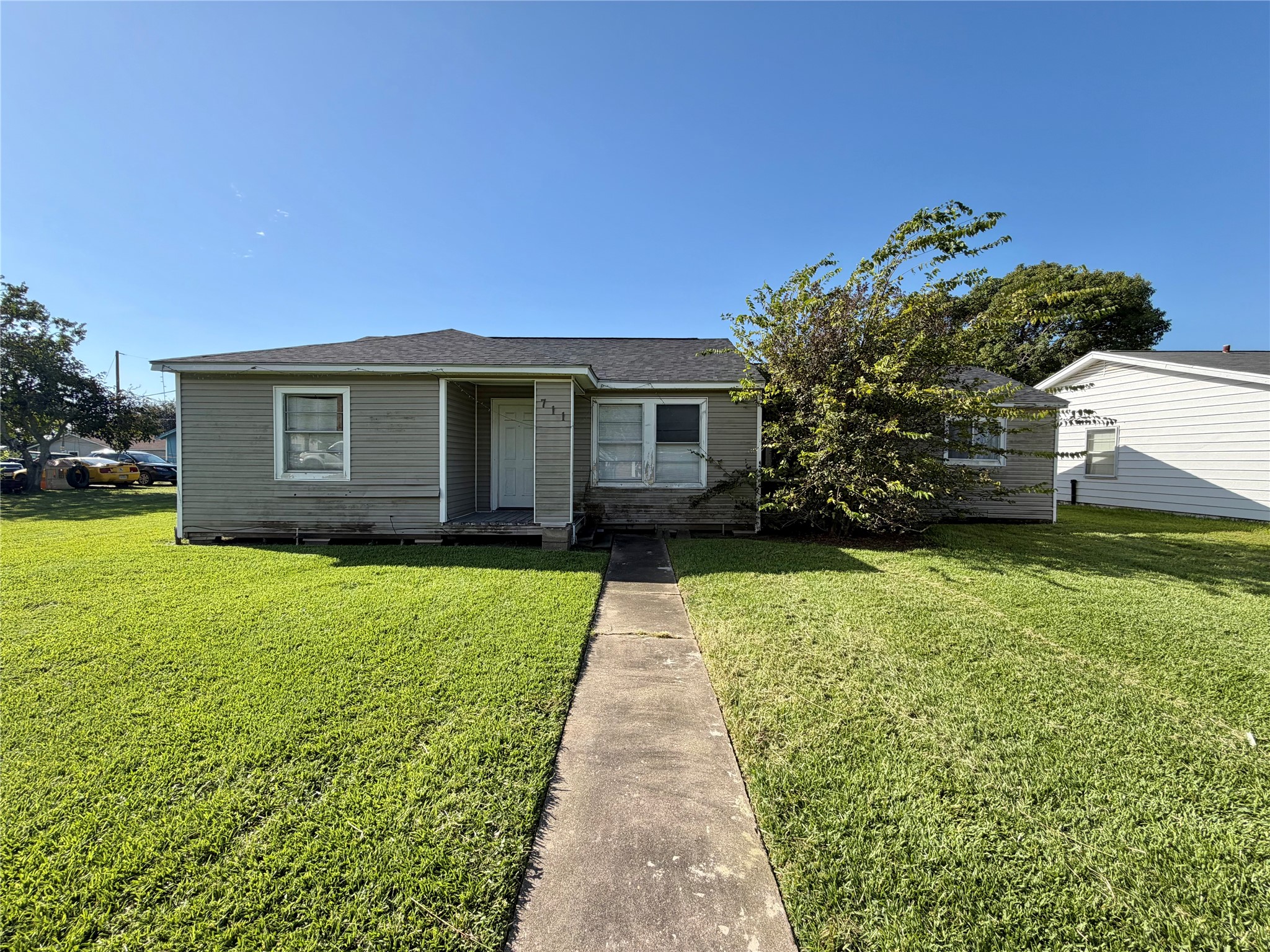 711 W 7th Street, Freeport, TX 77541