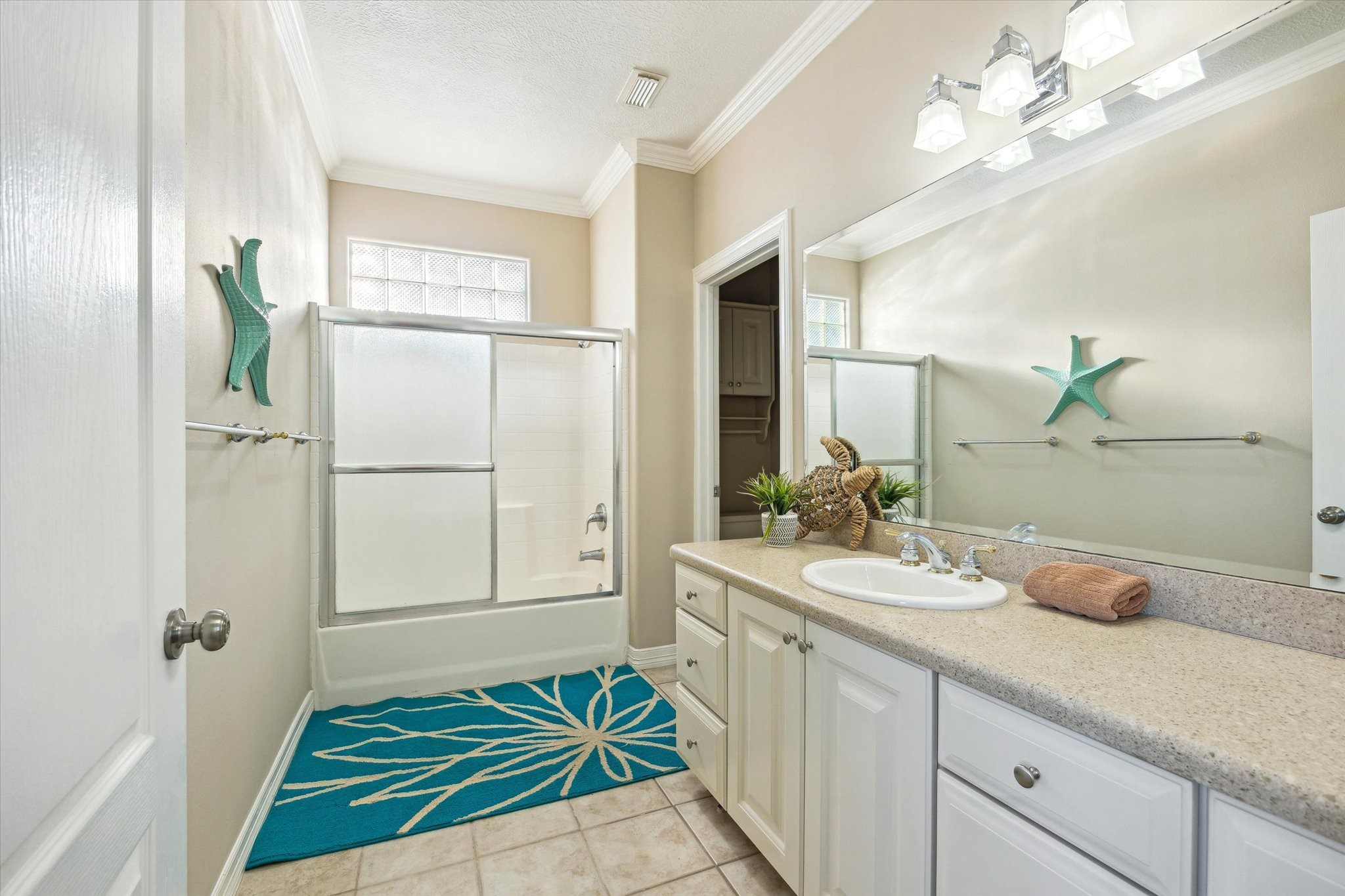3rd floor full size bathroom