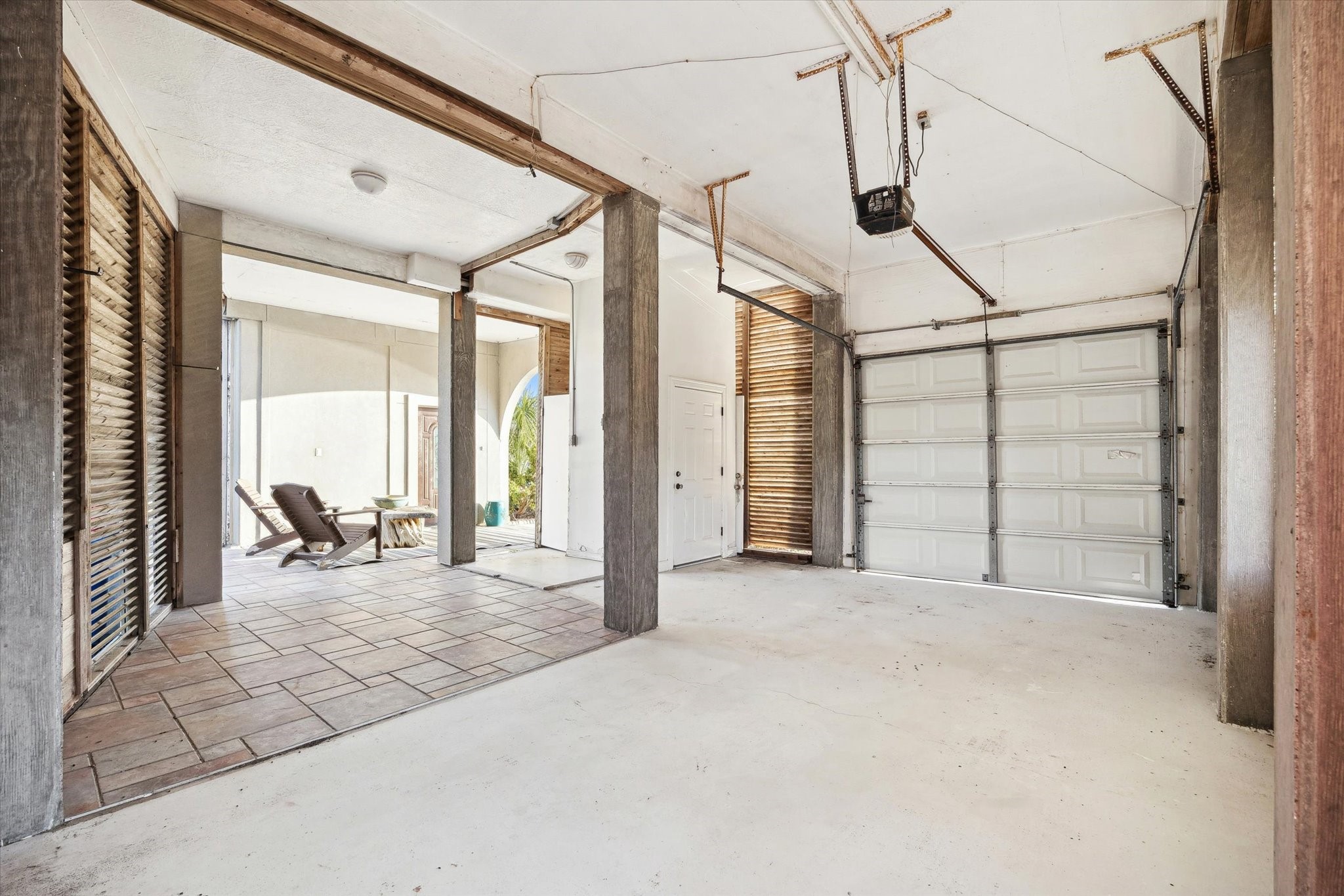 Covered walkway from front door to garage