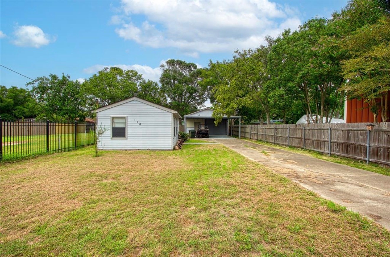 118 4th Street, Dickinson, TX 77539