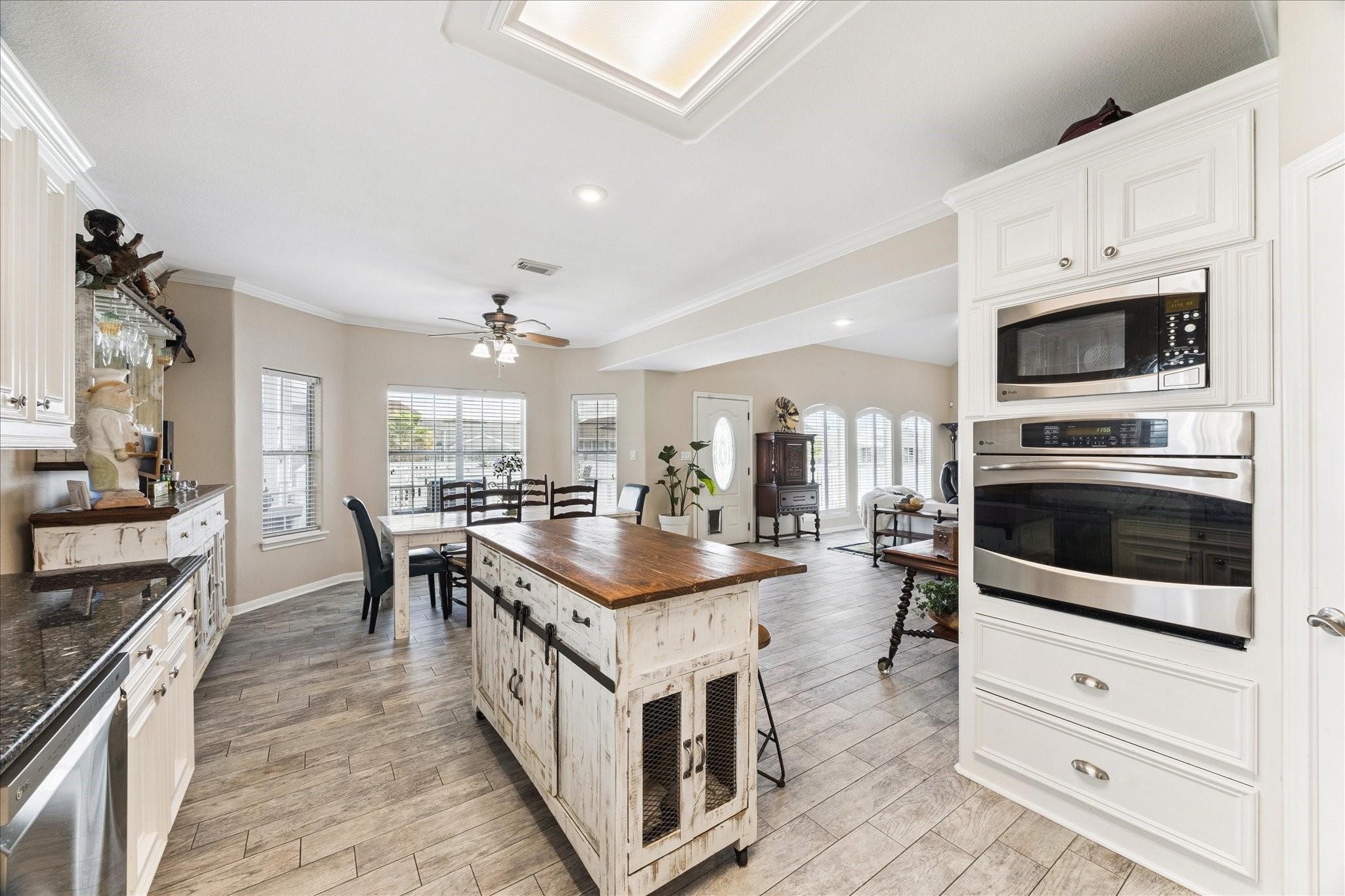 33 N Flamingo Street, La Marque, TX 77568 33 N Flamingo Street, La Marque, TX 77568