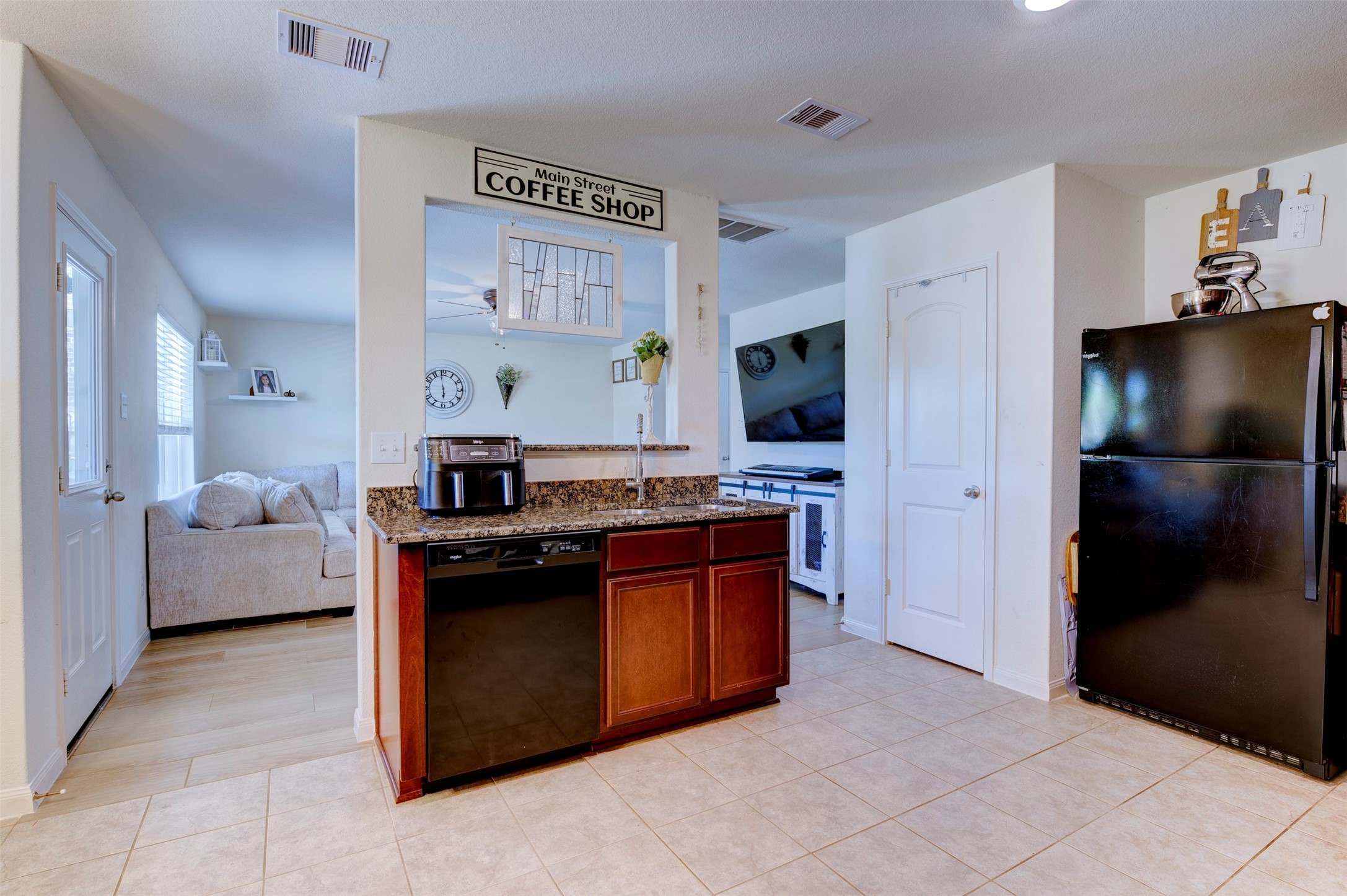 2306 Starboard Sail Drive, La Marque, TX 77568