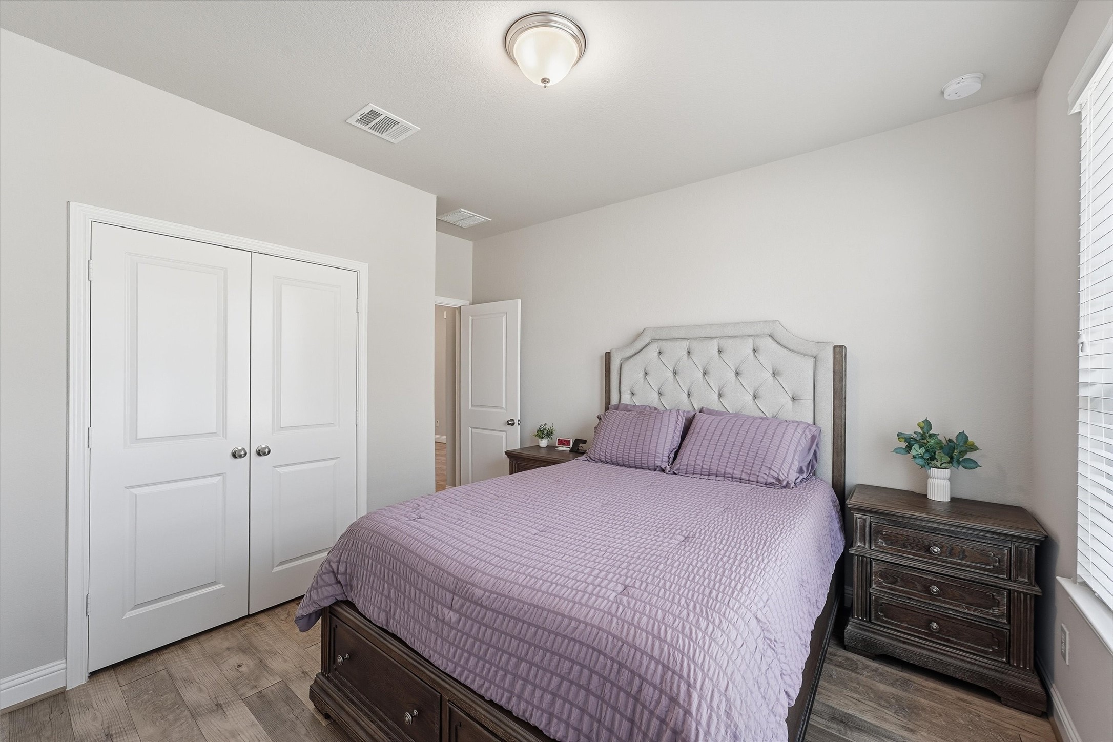 Secondary bedroom 1 - no carpet!