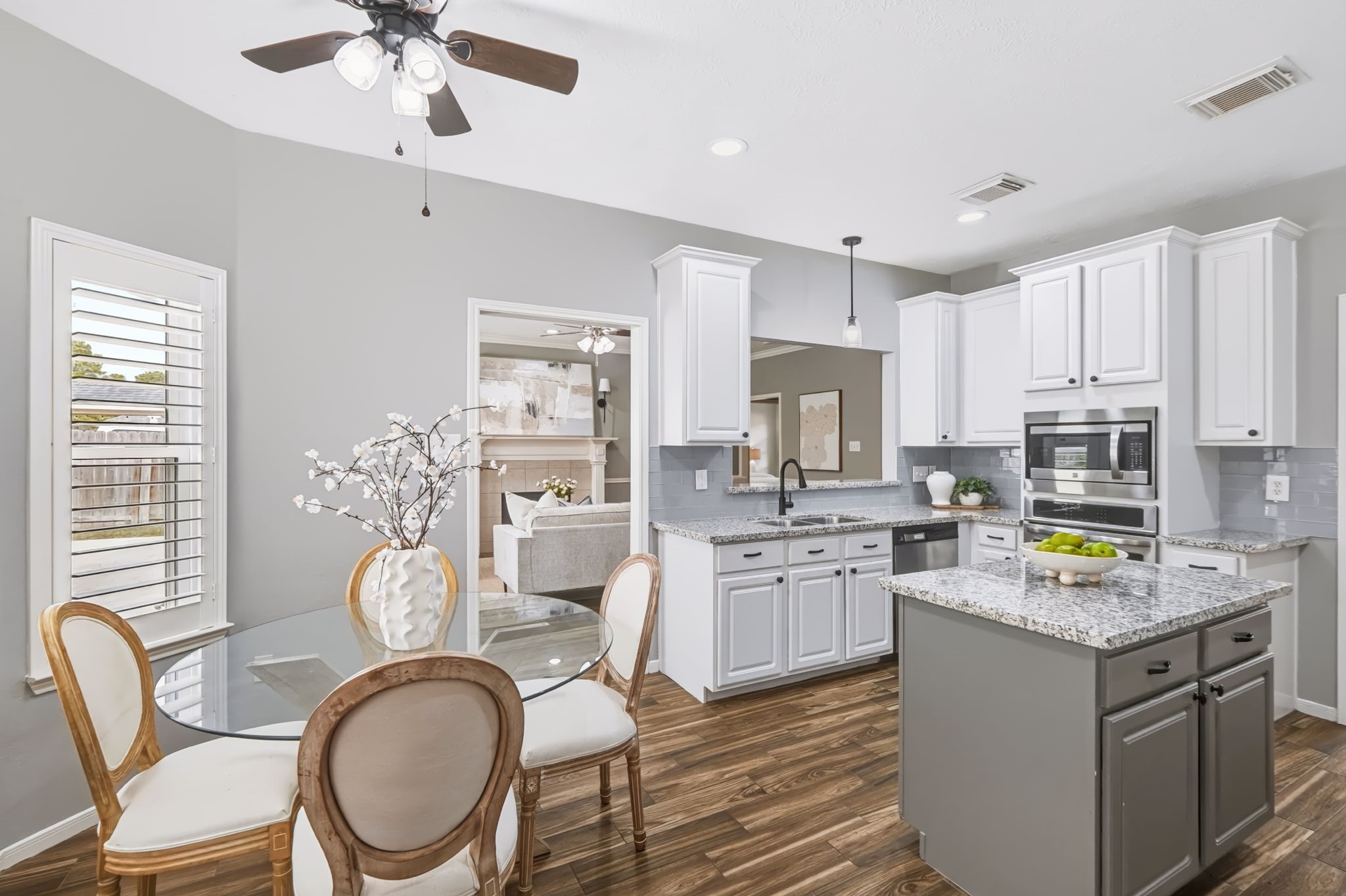 Start your mornings with coffee and sunshine in this cheerful breakfast area! Conveniently located beside the kitchen, this comfortable dining space is perfect for casual meals, quick snacks and catching up at the end of the day.
