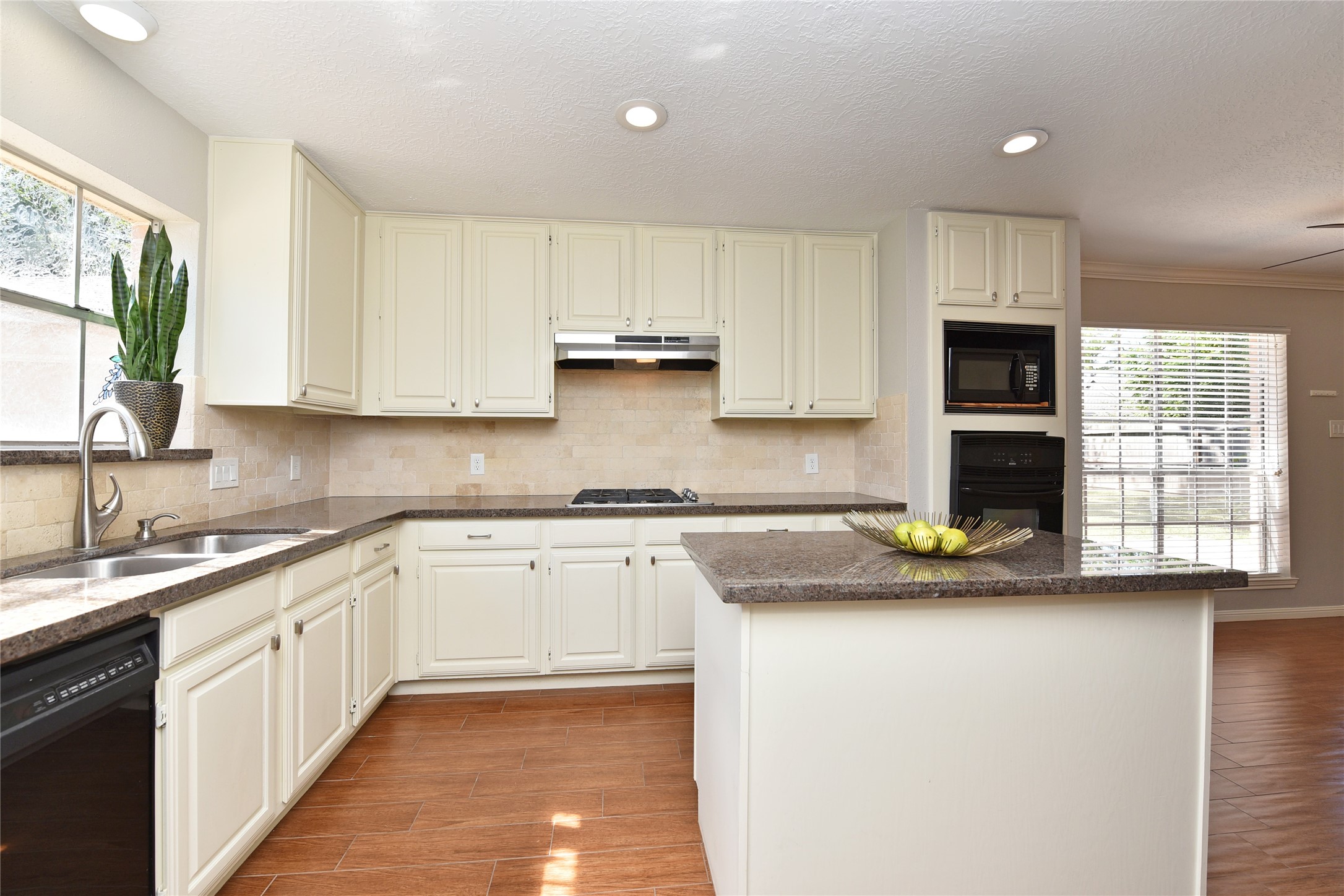 907 Sugarfield Court, Sugar Land, TX 77498
