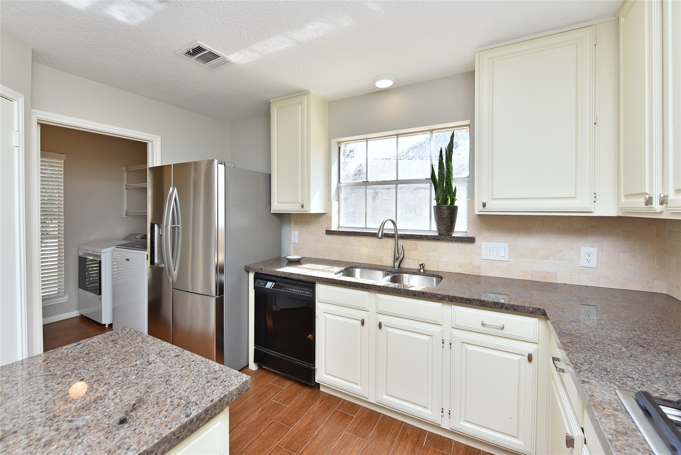 907 Sugarfield Court, Sugar Land, TX 77498