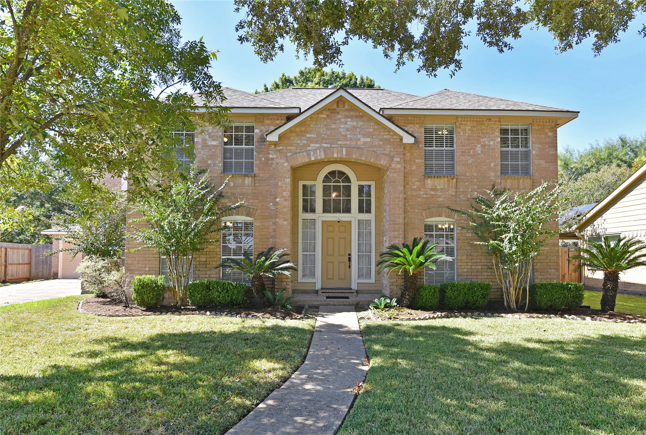 Welcome Home! Beautiful Cul de sac street in the heart of Sugar Land. Welcome Home! Beautiful Cul de sac street in the heart of Sugar Land.