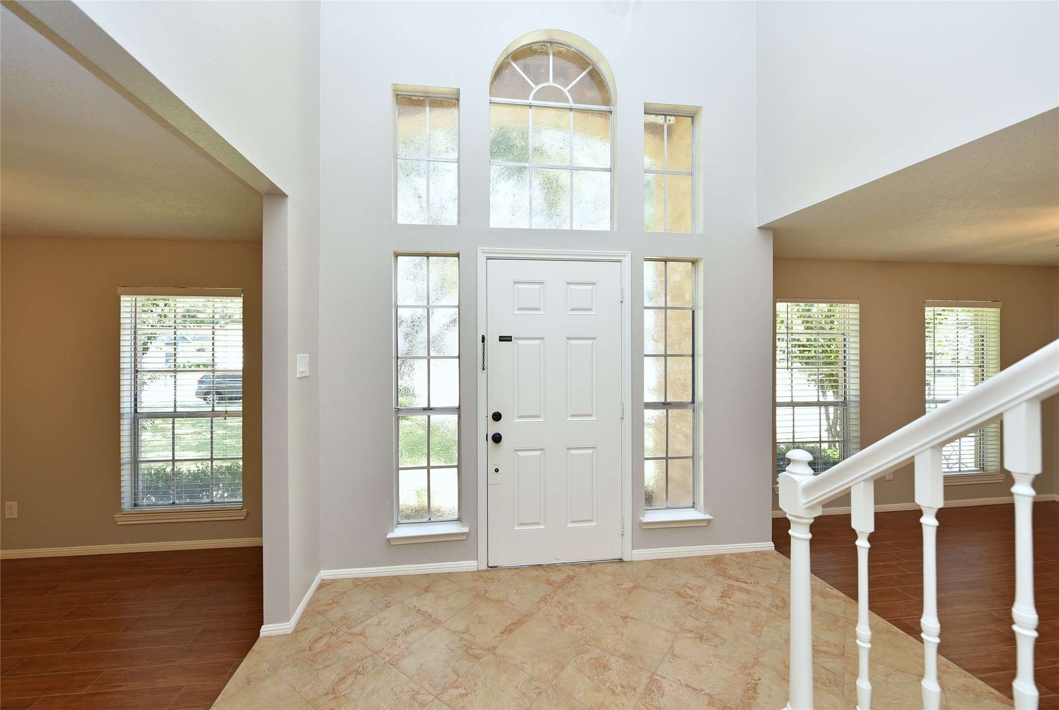 Two story entry with lots of natural light. Two story entry with lots of natural light.