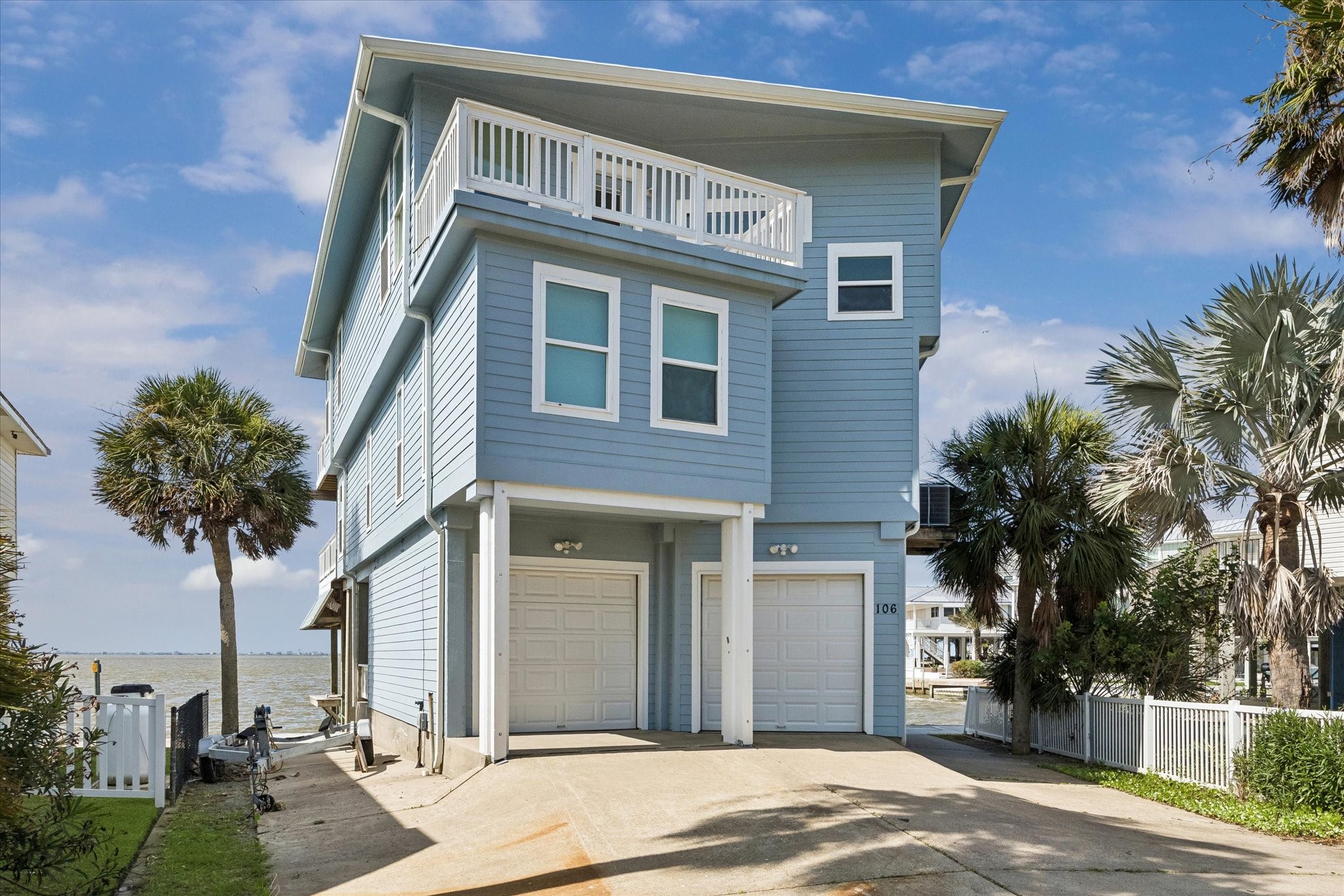 106 Quayside Drive, Tiki Island, TX 77554