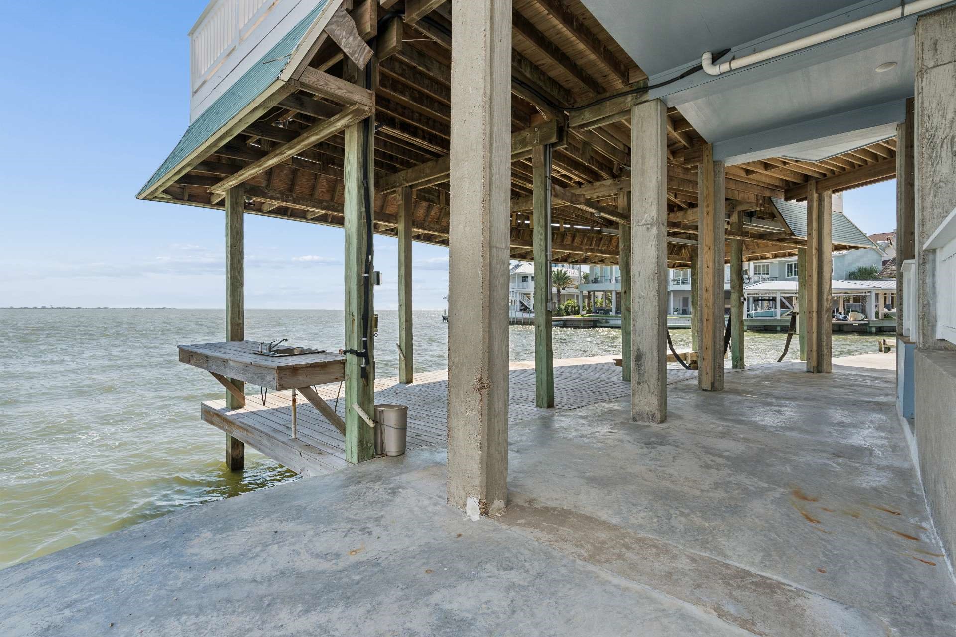 106 Quayside Drive, Tiki Island, TX 77554