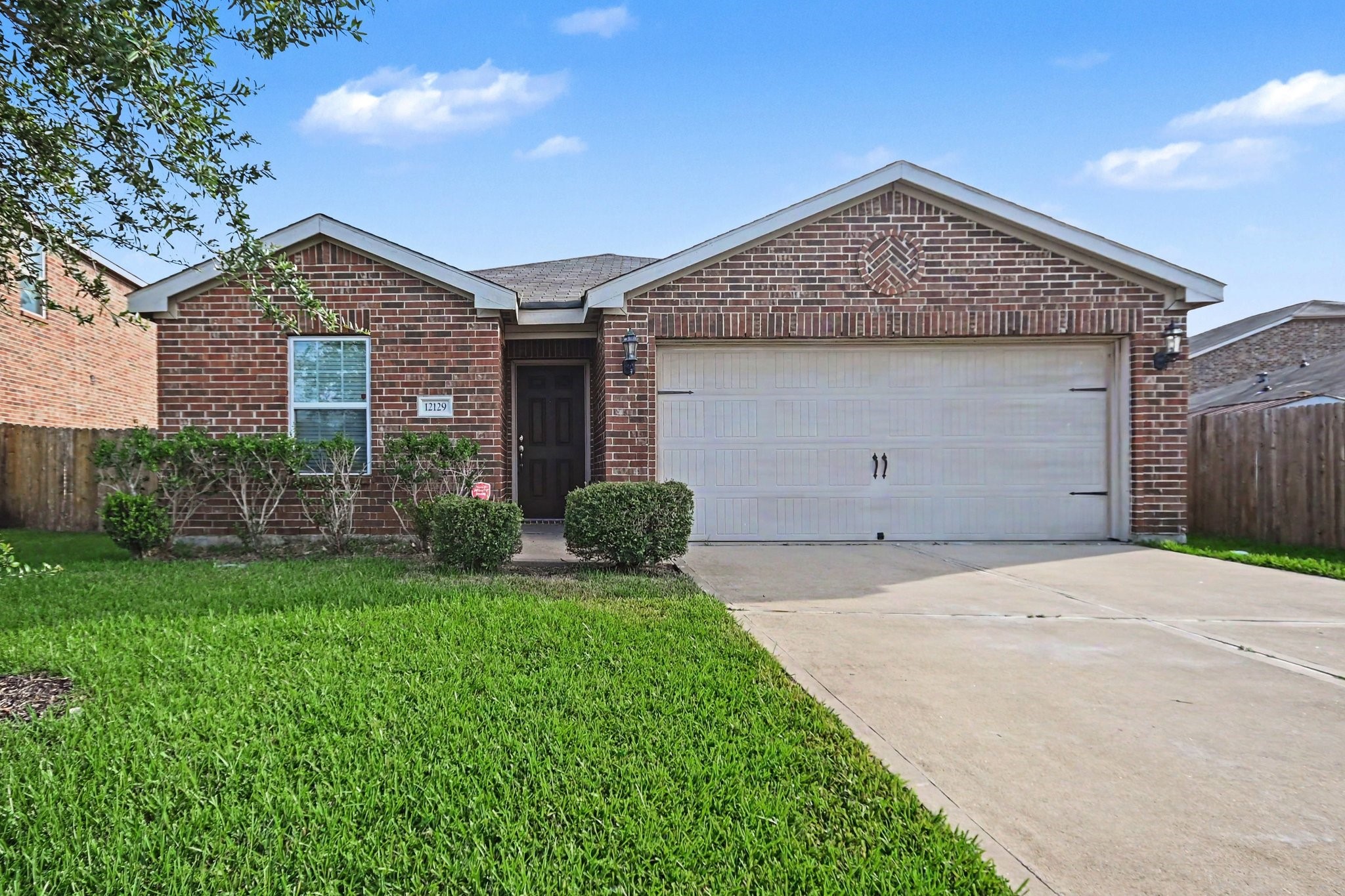 12129 Trawler Pl Place, Texas City, TX 77568