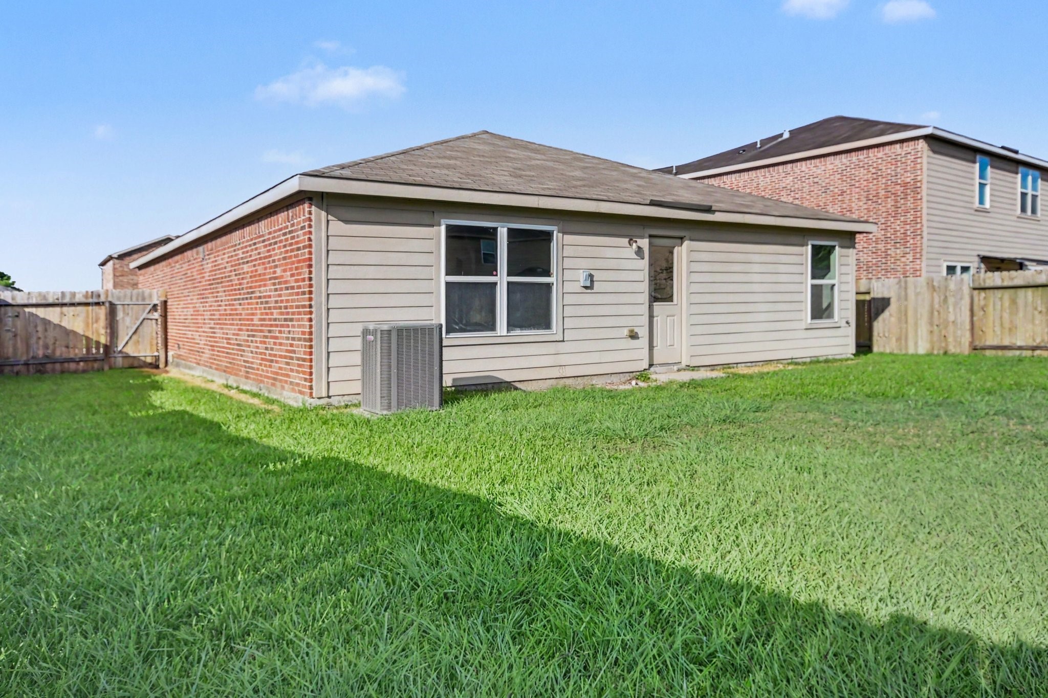 12129 Trawler Pl Place, Texas City, TX 77568