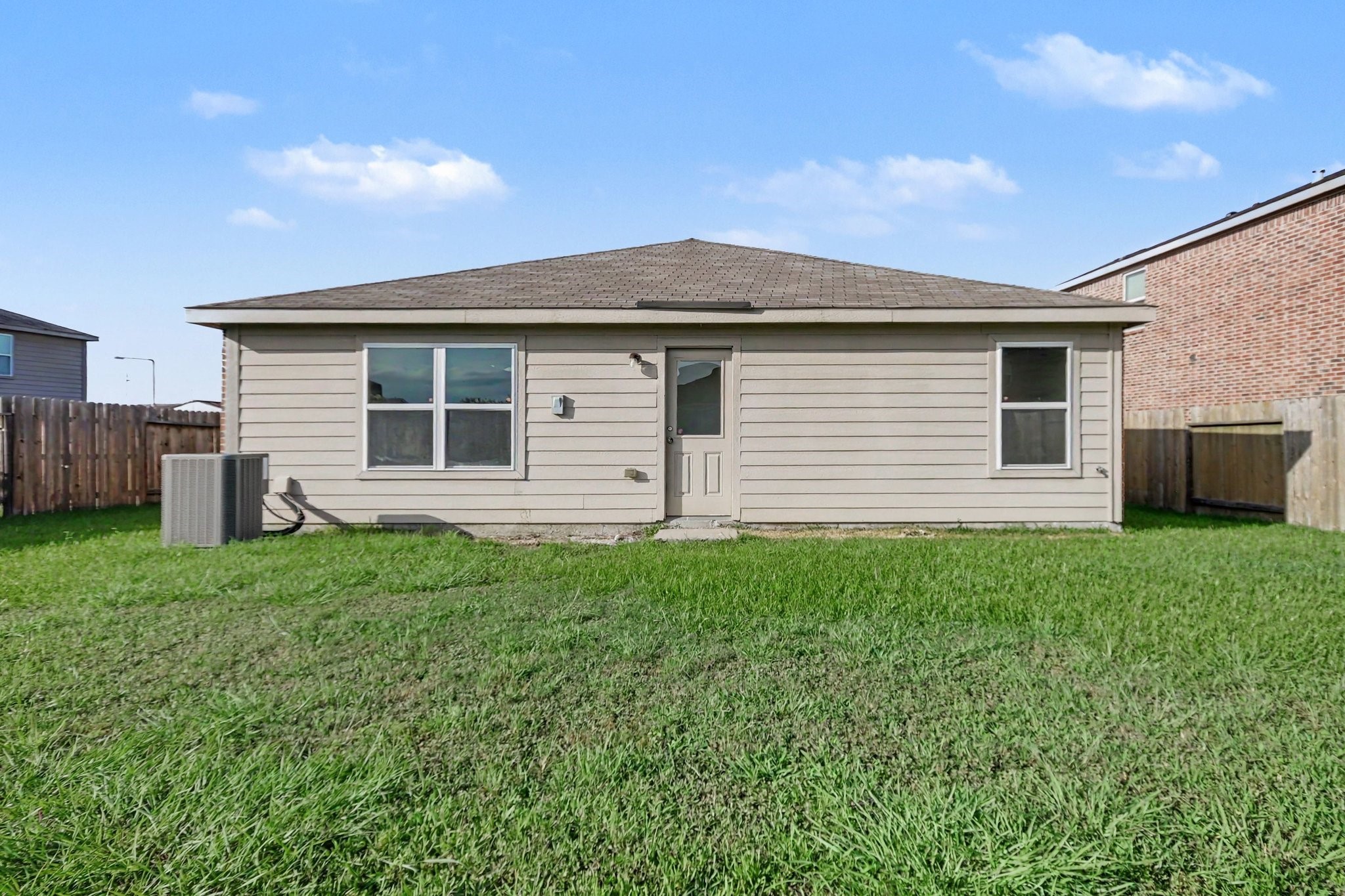 12129 Trawler Pl Place, Texas City, TX 77568