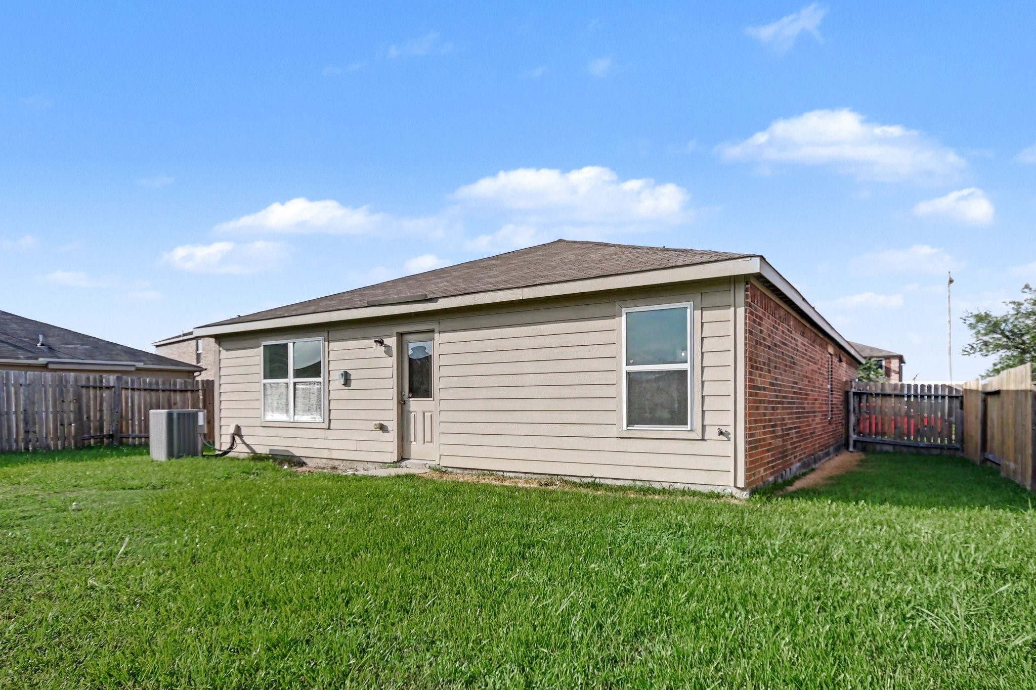 12129 Trawler Pl Place, Texas City, TX 77568
