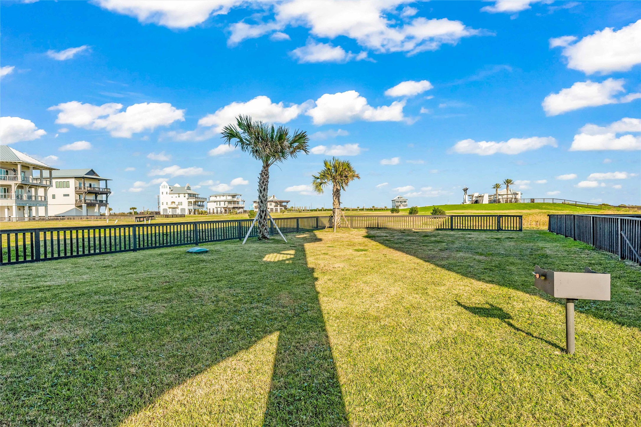 Over-sized yard just steps from the ocean!