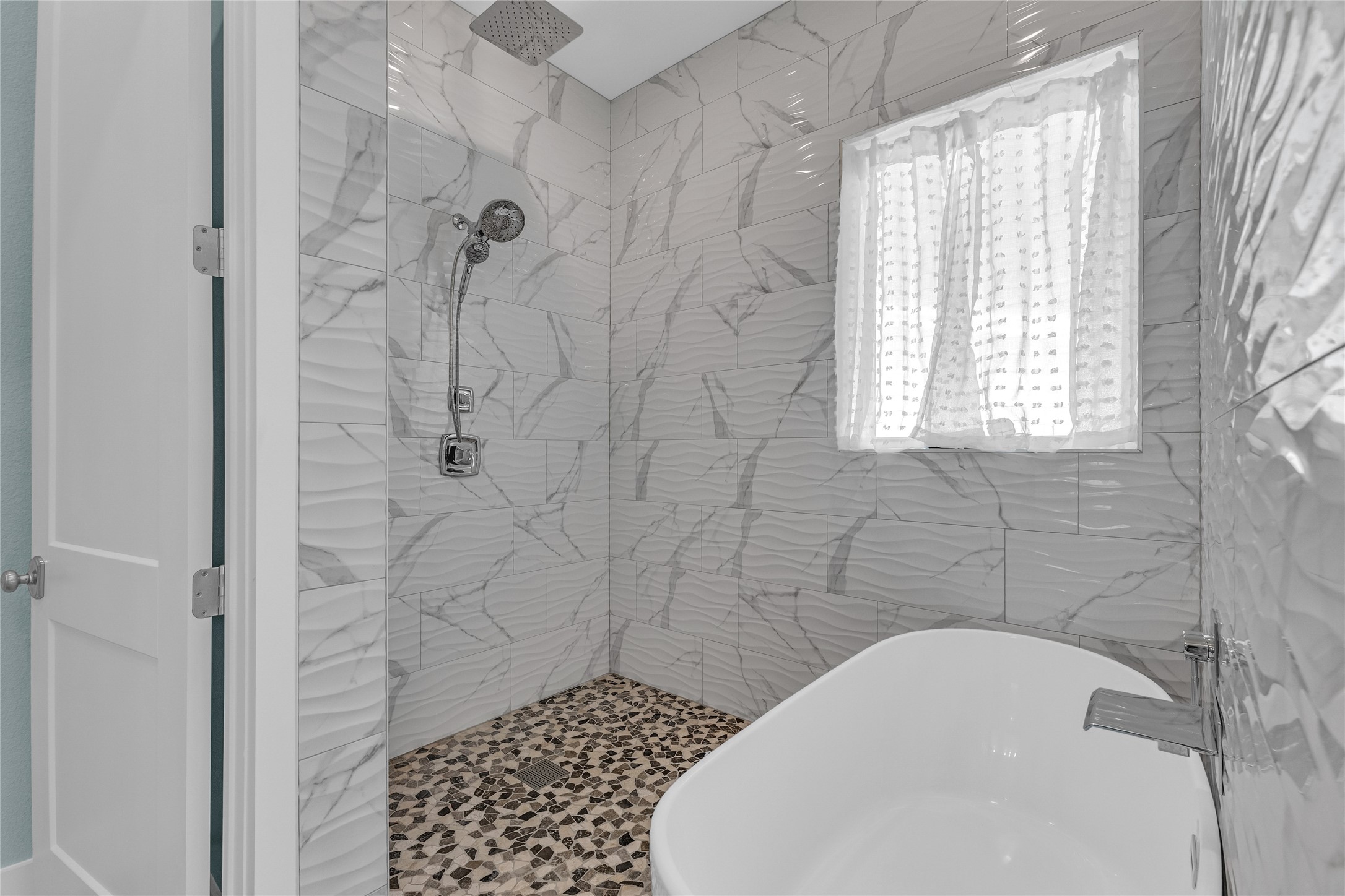 Tub/shower combo!