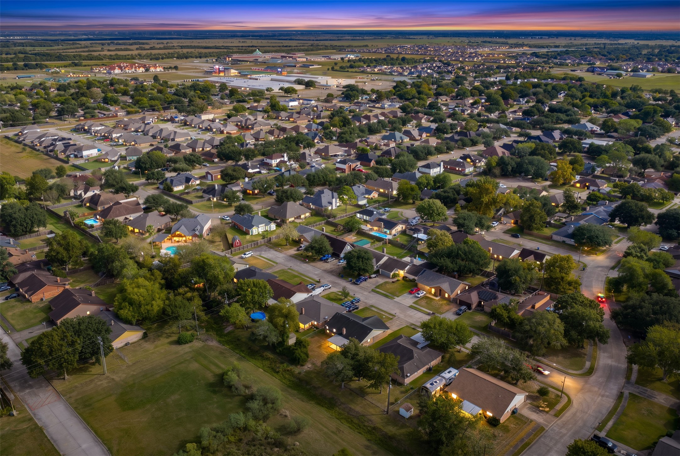 12 Lazybrook Street, Angleton, TX 77515