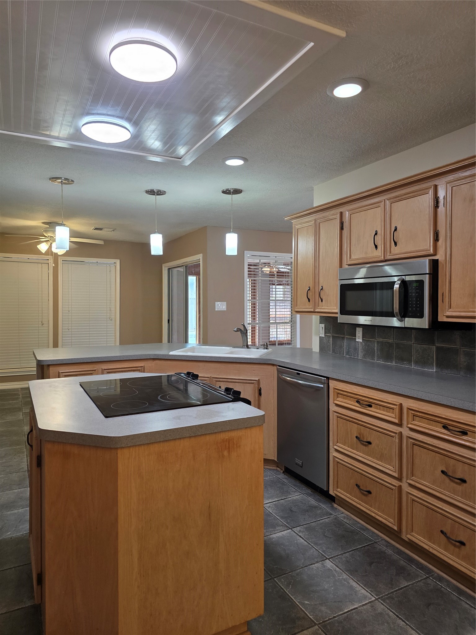 Convenient Island Stovetop