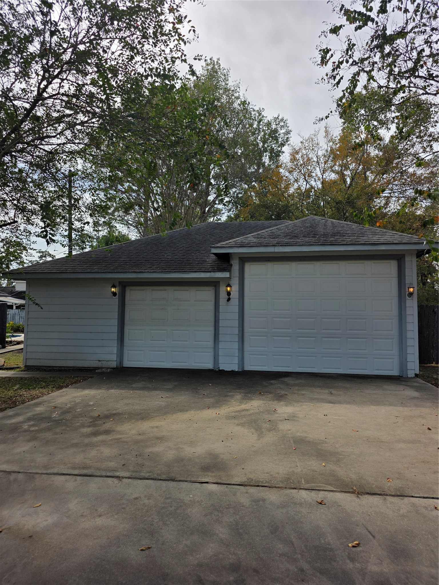 Detached Garage/Workshop Detached Garage/Workshop