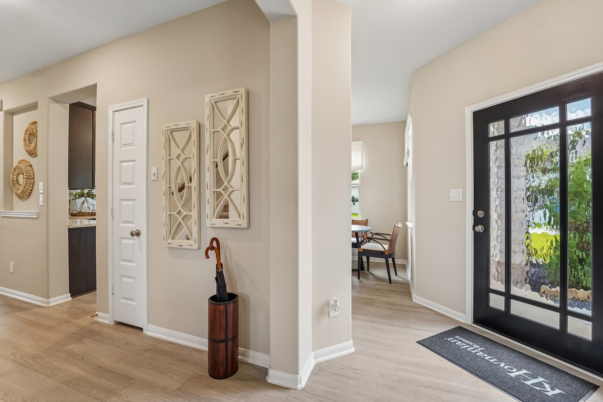 Welcoming foyer (*Photo not of actual home and used for illustration purposes only.)
