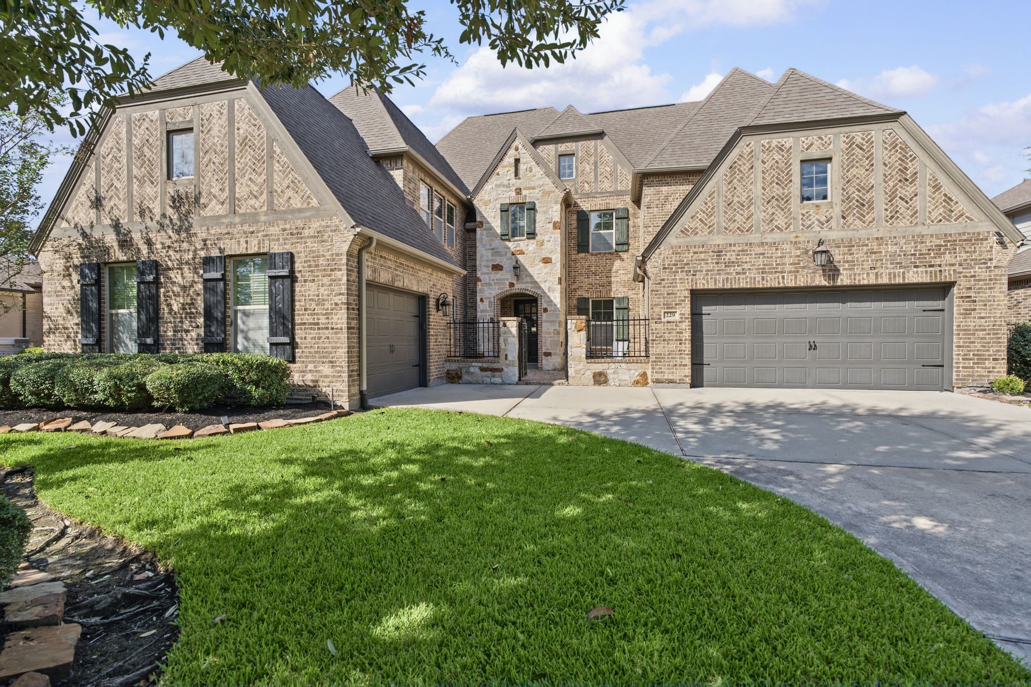 229 S Chaparral Bend Drive, Montgomery, TX 77316 229 S Chaparral Bend Drive, Montgomery, TX 77316