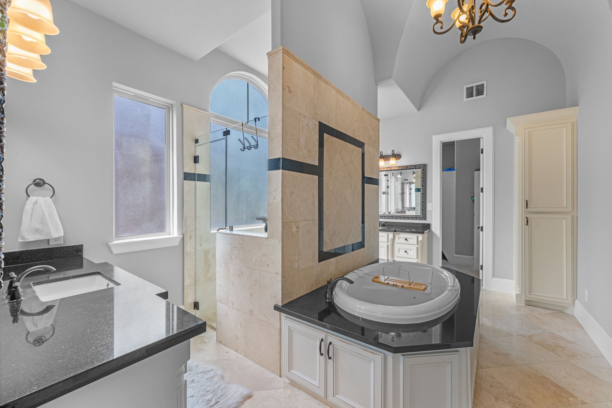 Relaxing tub a expansive walk-in shower