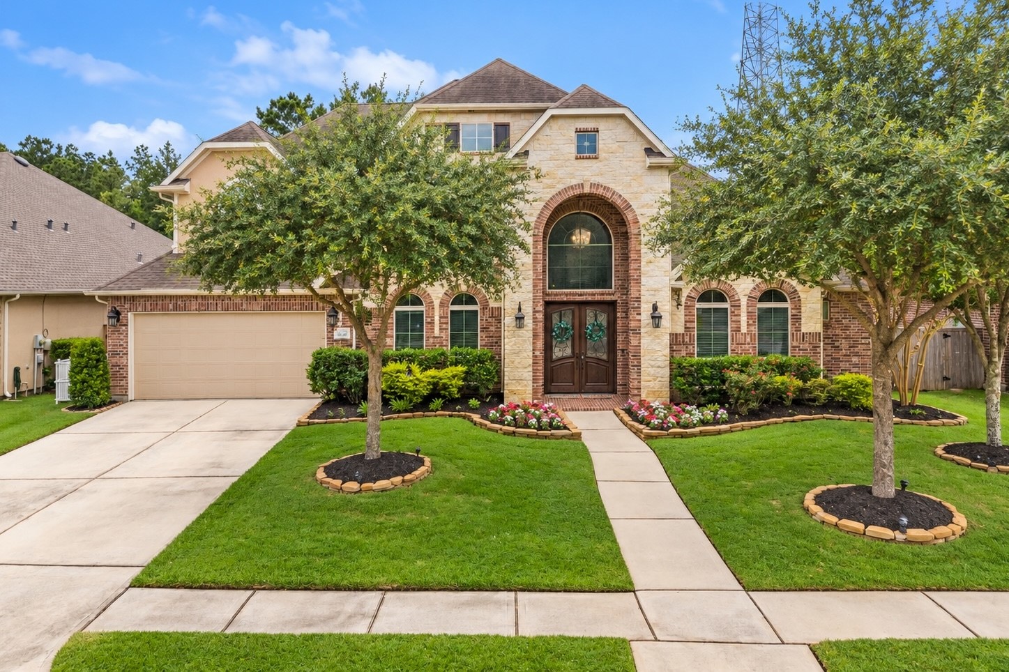 Beautiful curb appeal located within the gated community of Parc Lake Estates Beautiful curb appeal located within the gated community of Parc Lake Estates