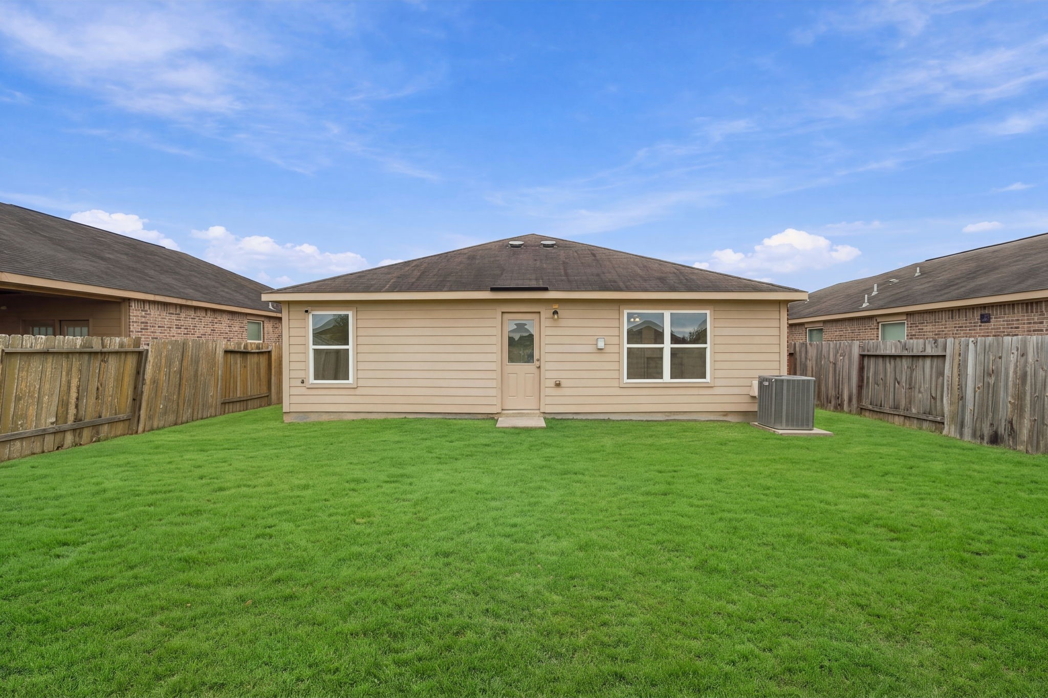 9723 Montana Sapphire Lane, Iowa Colony, TX 77583