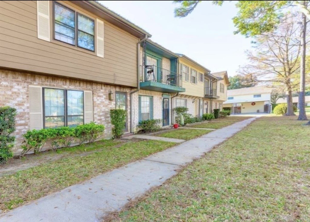 3860 Laura Leigh Drive, Friendswood, TX 77546
