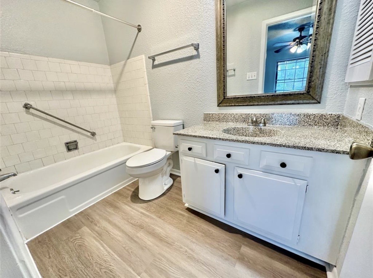 3860 Laura Leigh Drive, Friendswood, TX 77546
